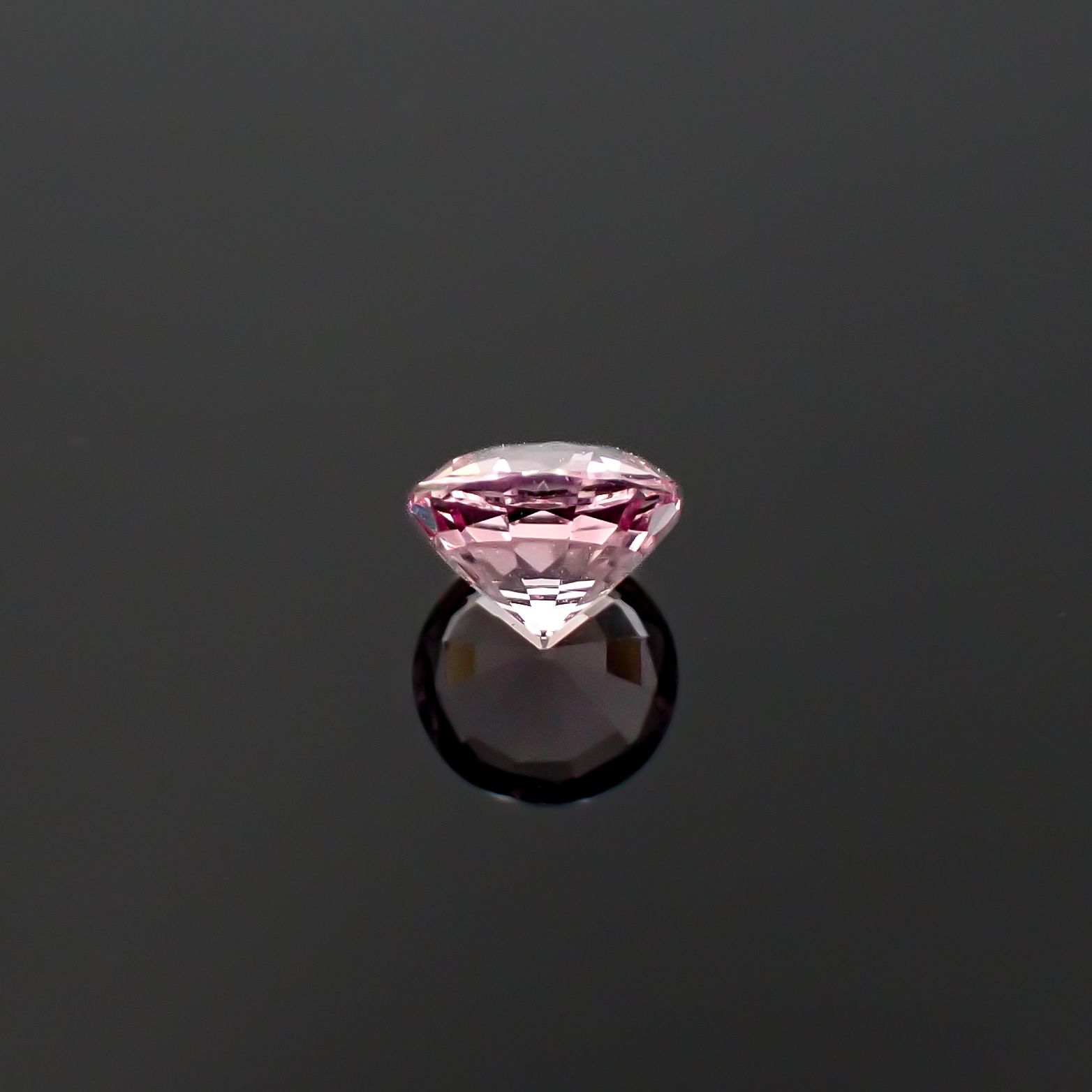 ドラゴンガーネット タンザニア産 0.60ct / 5x5mm前後 [260532242]