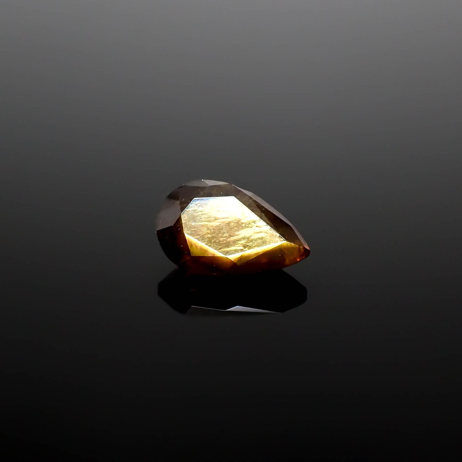 レインボーガーネット 日本・奈良県産 1.12ct[240125528]7.9x4.8mm前後