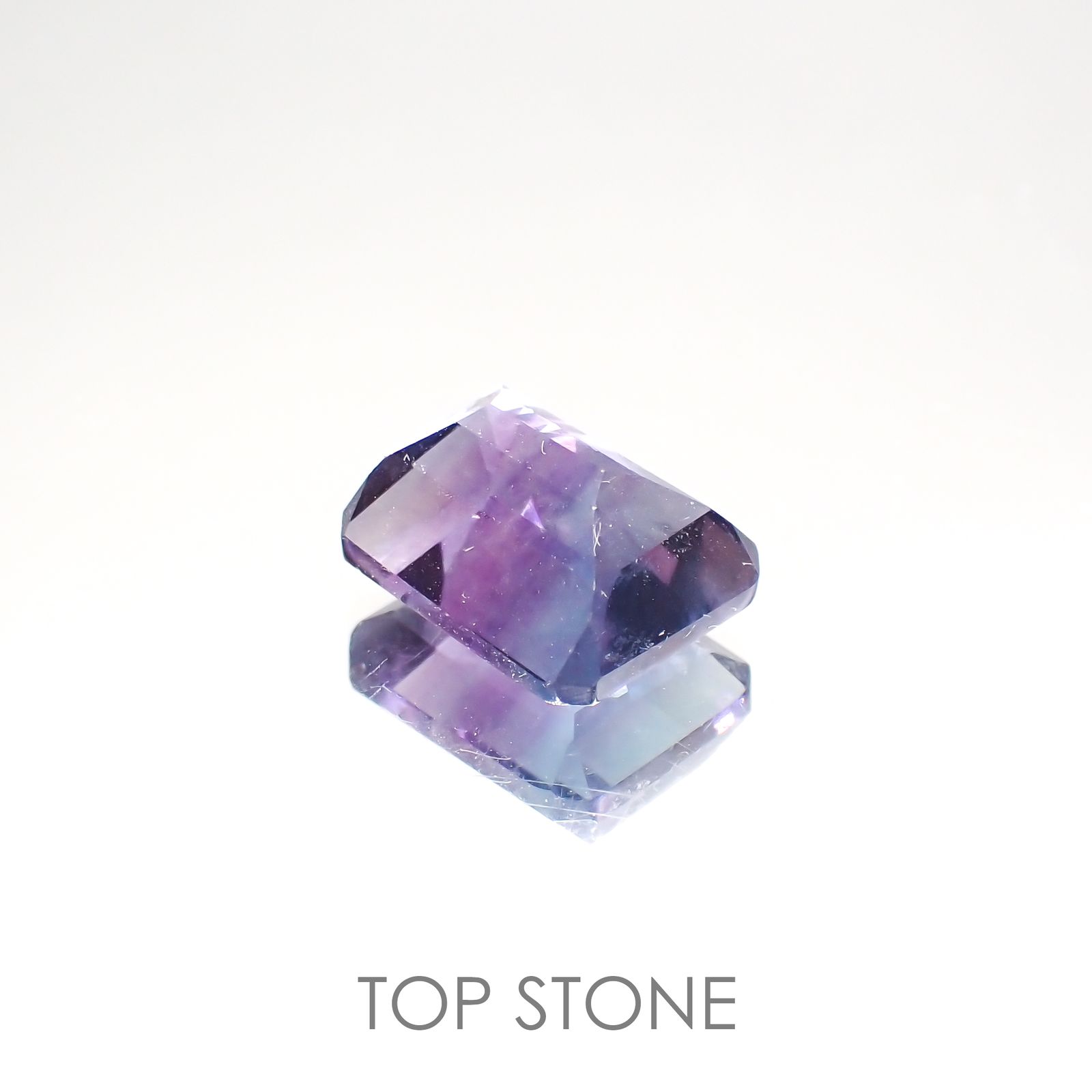 パーティカラーフローライト(宝石名フルオライト)ブラジル産 4.66ct 識別済[220115072]10.2x8.1mm前後