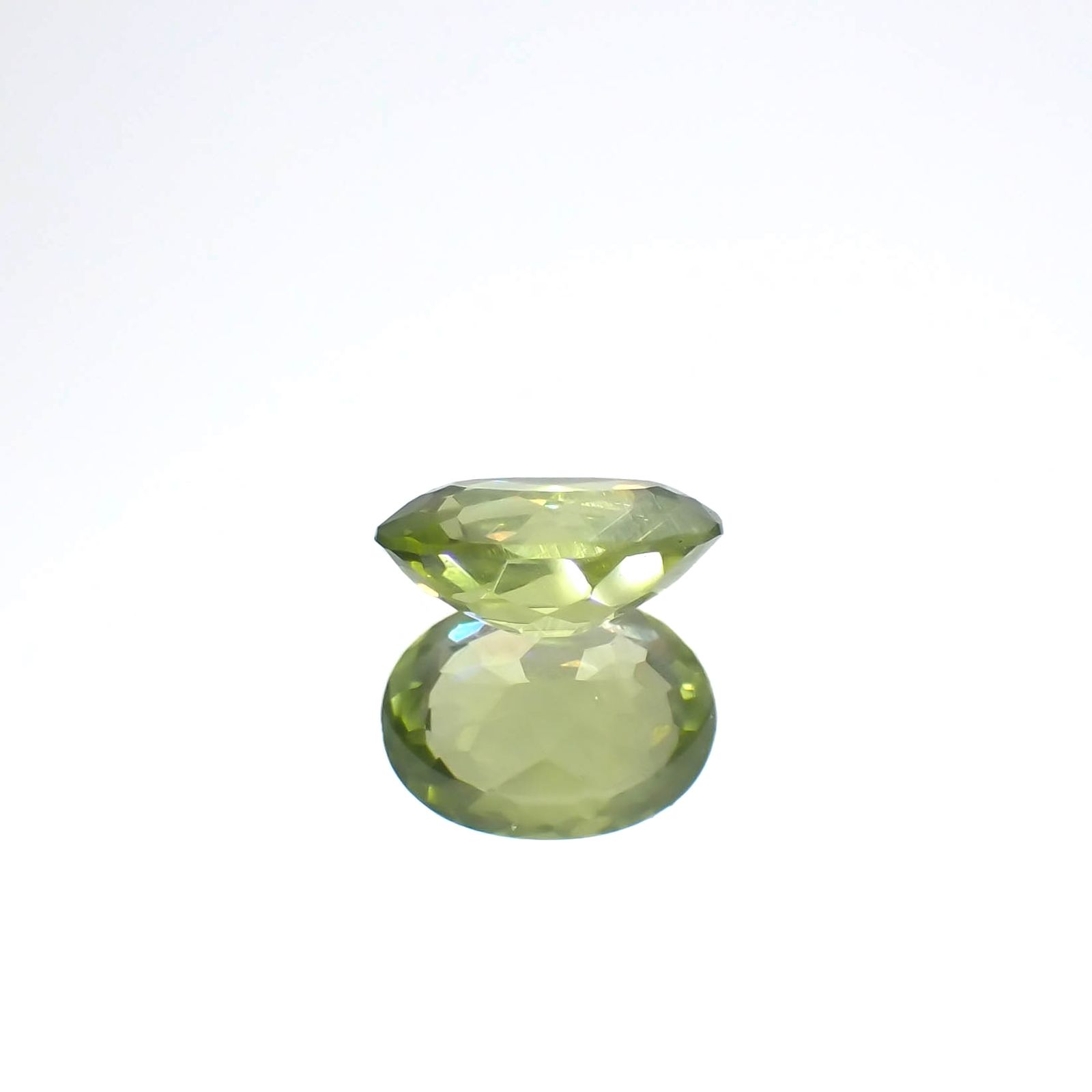 グリーンエンスタタイト(宝石名グリーン・エンスタタイト)カメルーン産 0.68ct 識別済[240125623]6.5x5.2mm前後