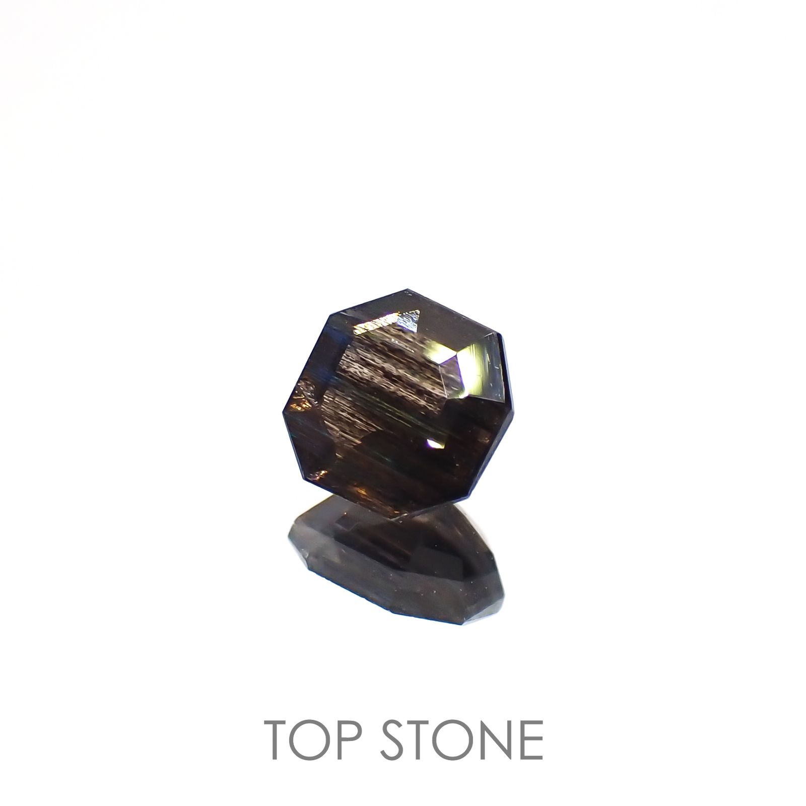 レインボースキャポライト ブラジル産 0.78ct[220616187]5.9x5.7mm前後