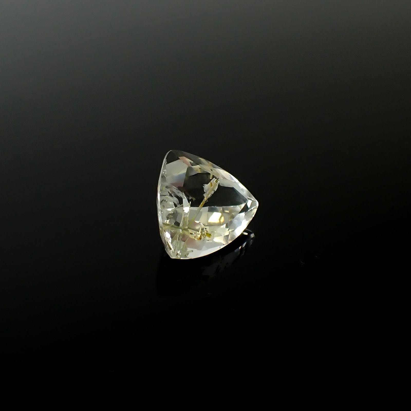 アパタイトイントパーズ(宝石名アパタイト イン トパーズ)ブラジル産 19.70ct 識別済[240225930]19x16.2mm前後