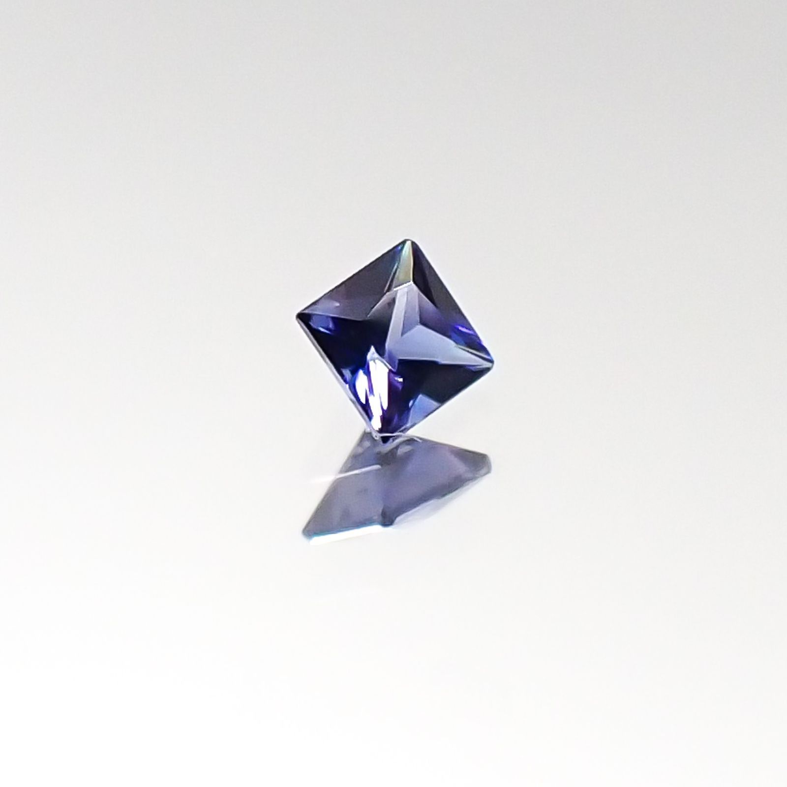 ◇プリンセスカット◇ベニトアイト アメリカ産 ルース 0.057ct[20095846]2.1×2.1mm前後