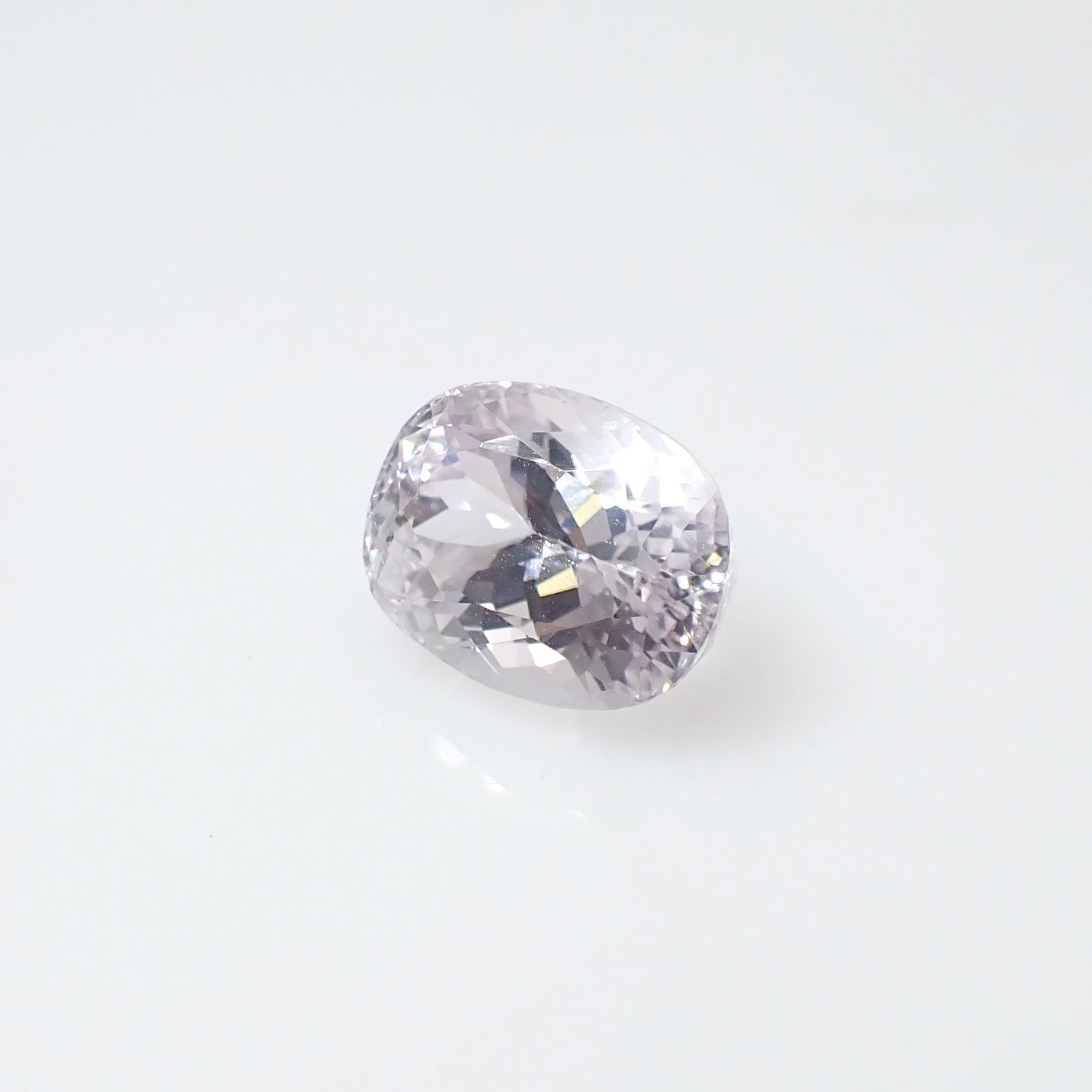 ブルースポジュミン フルオレッセンス(宝石名スポジュミン)アフガニスタン産 10.11ct ソ付(彩珠)[221018696]14.1x10.7mm前後