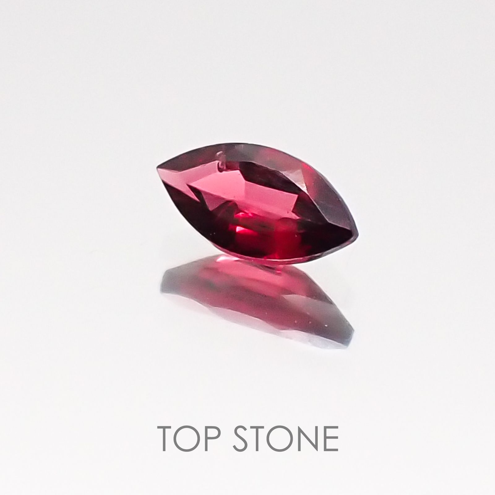 レッドスピネル タンザニア産 ルース 0.17ct[20117691]5.1×2.6mm前後