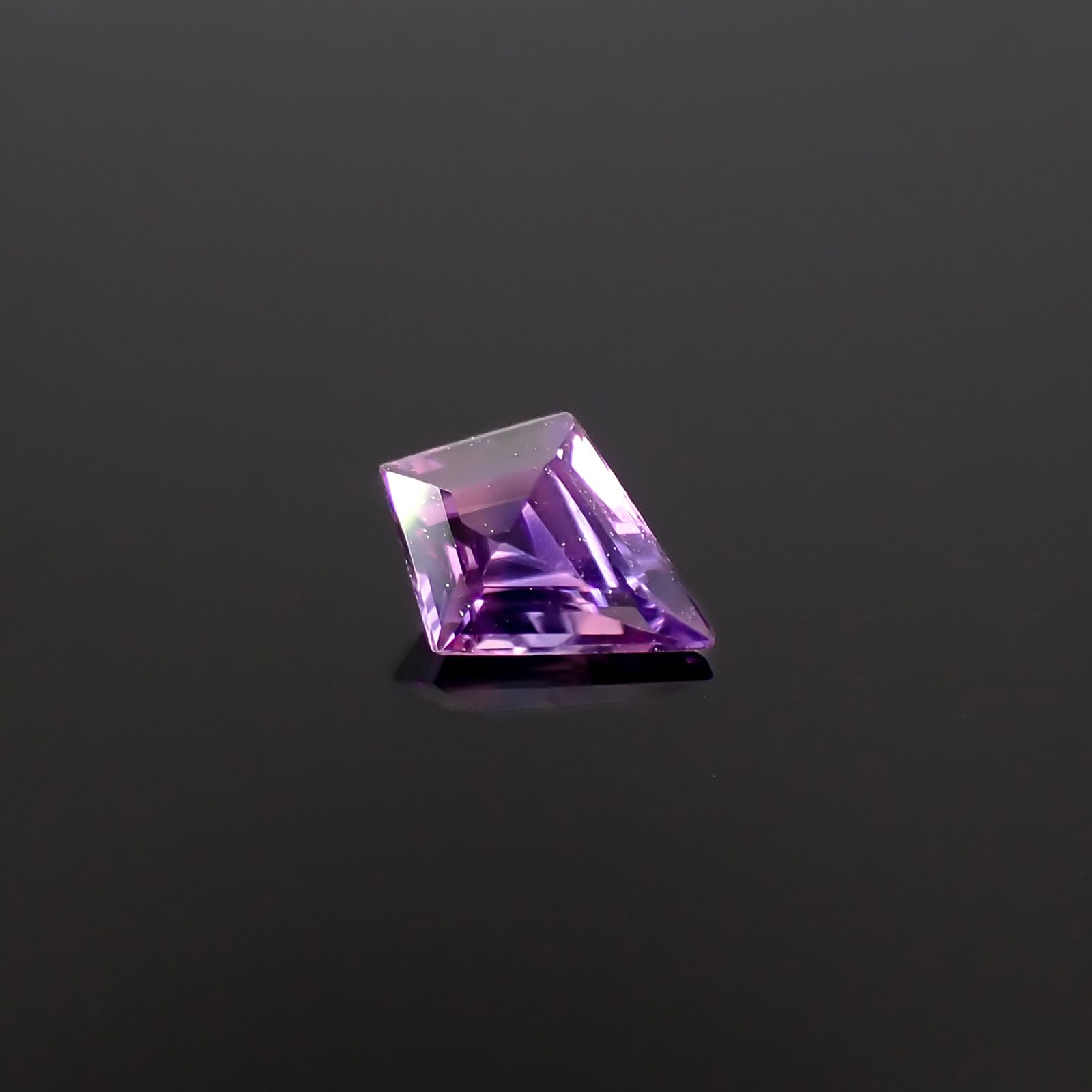 ◇カスタムカット◇ウィンザーサファイア タンザニア・ウィンザー産 0.22ct / 5.3x4mm前後 [260532133]