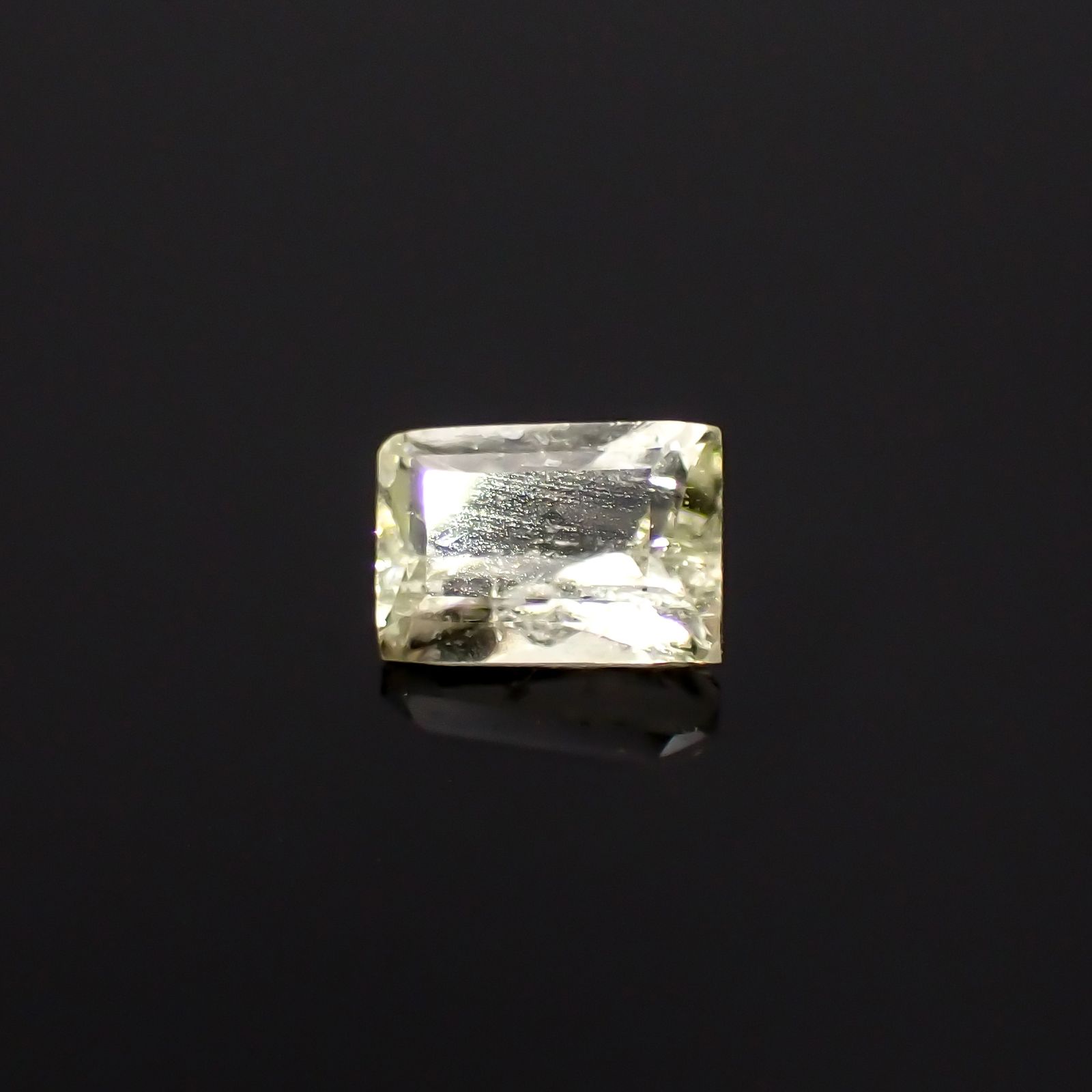 インペリアルトパーズ(宝石名トパーズ)ブラジル産 0.39ct 識別済[231023801]4.7x3.2mm前後