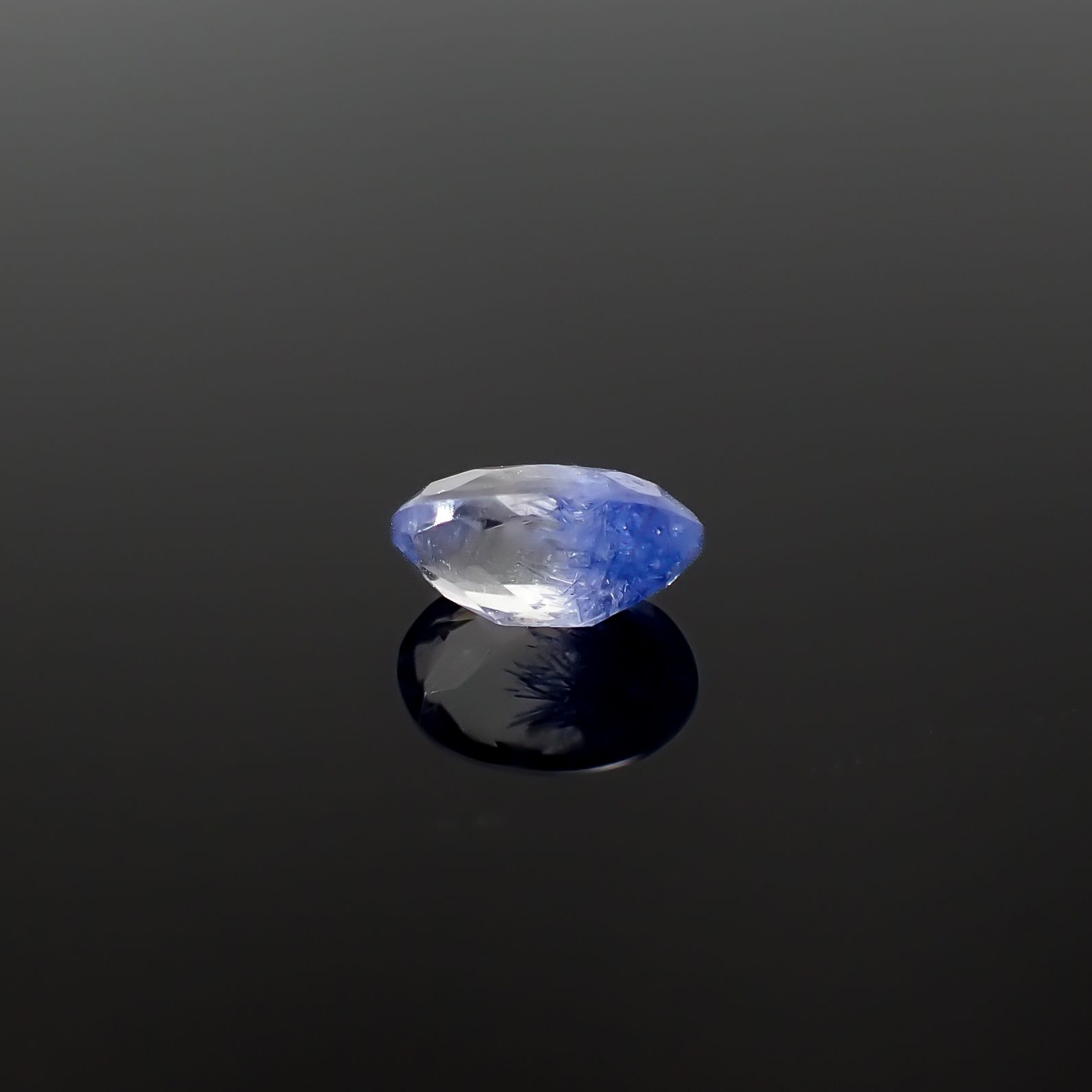 デュモルチェライトインクォーツ ブラジル産 0.65ct / 6.8x4.5mm前後 [260331851]