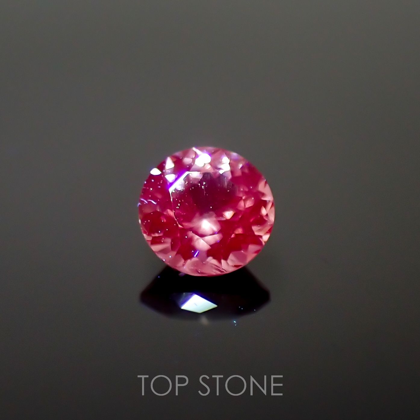 ラベンダーピンクスピネル(宝石名スピネル)ビルマ/マダガスカル産 0.40ct 識別済[220917596]4.5x4.5mm前後