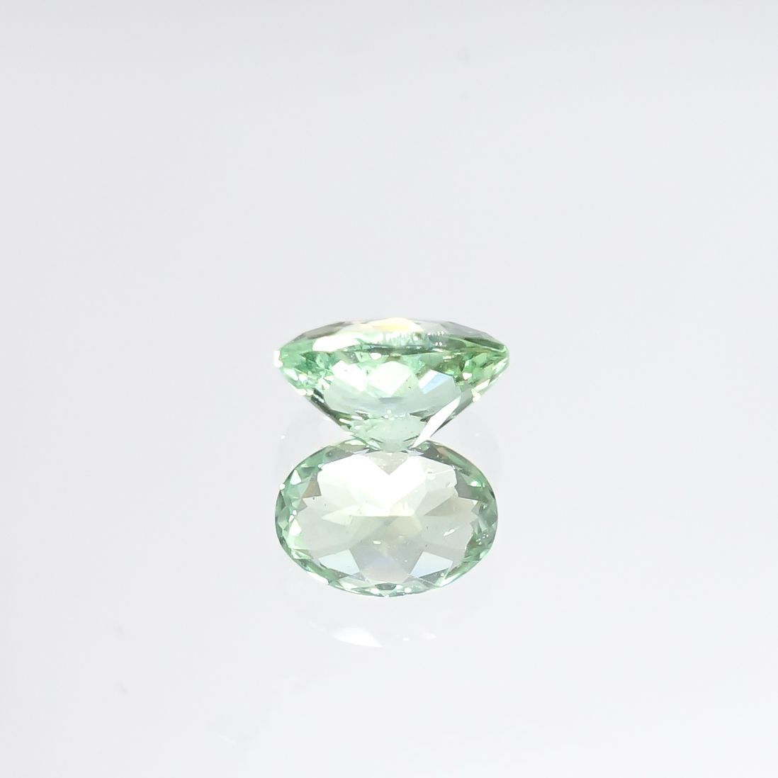 バナジウムコーネルピン(宝石名コーネルピン)タンザニア・タンガ州産 0.56ct 識別済[220115628]5.8x4.2mm前後