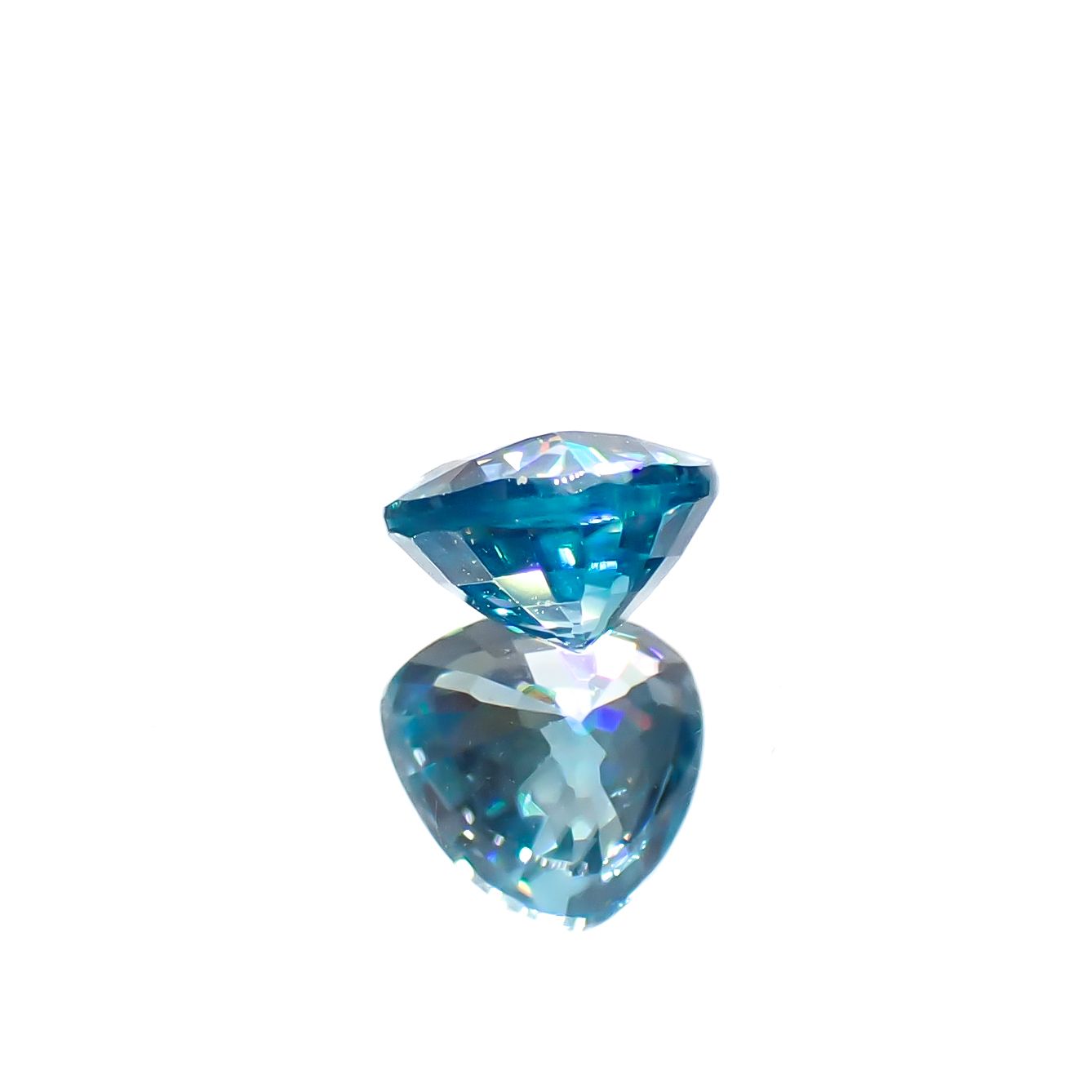 ブルージルコン カンボジア産 0.73ct[240728506]5x5mm前後