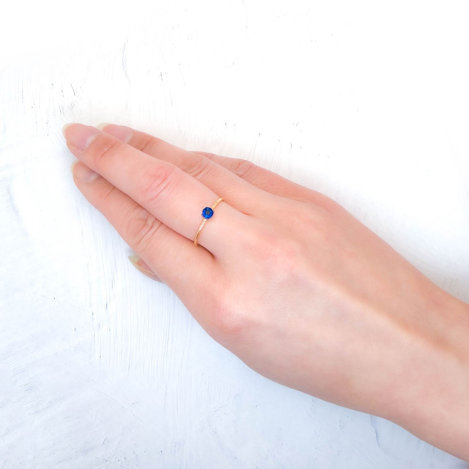 アウイナイト フルオレッセンス ドイツ産 0.20ct / 3.5x3.5mm前後 [260131499]