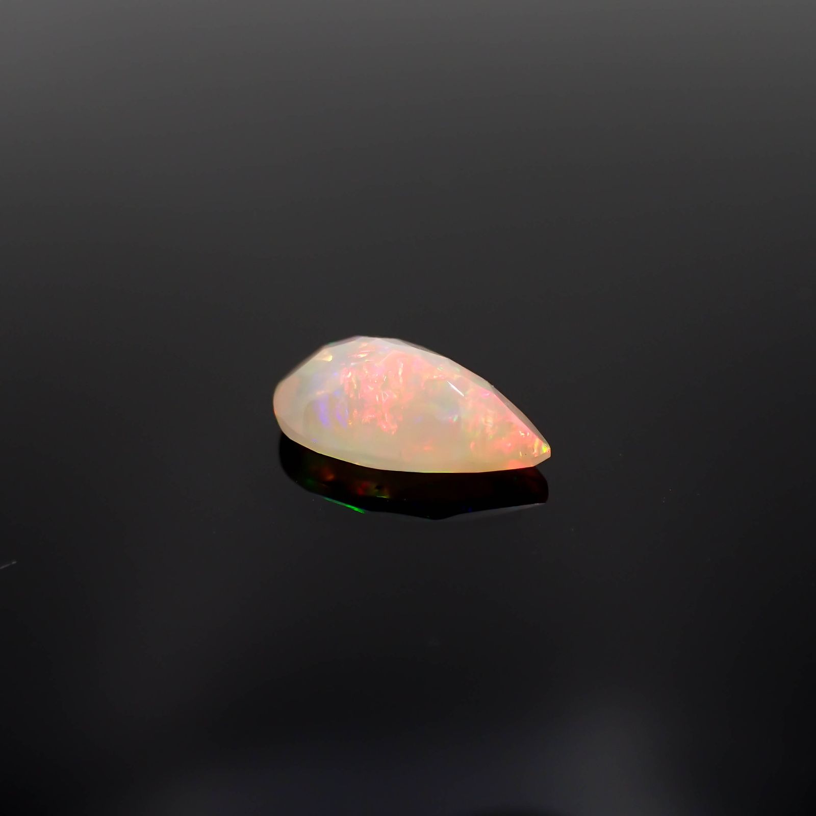 エチオピアオパール(宝石名オパール)エチオピア産 1.36ct 識別済[230521992]12x7.4mm前後