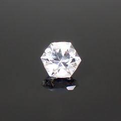 ◇ヘキサゴンカット◇カラーレスジルコン(宝石名ホワイト・ジルコン)スリランカ/カンボジア産 0.74ct 識別済[220114274]4.6x4.5mm前後