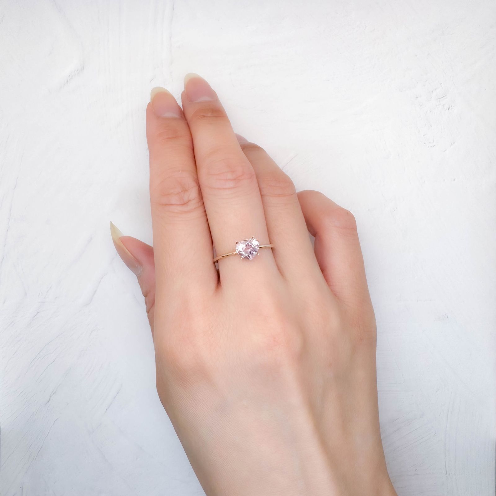 モルガナイト ブラジル産 0.82ct [250730876]5.7x6.7mm前後