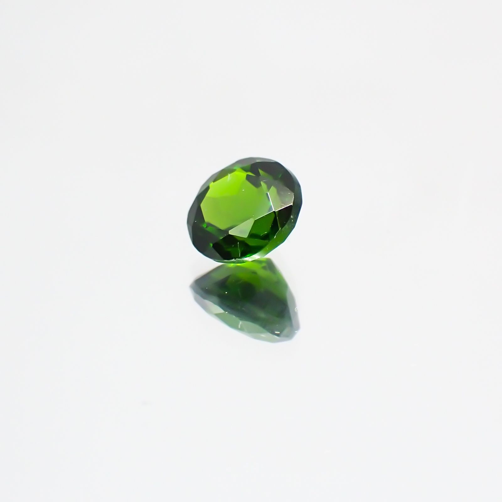 クロムダイオプサイド(宝石名クロム・ダイオプサイド)ロシア産 0.63ct 識別済[231124294]5.3x5.2mm前後