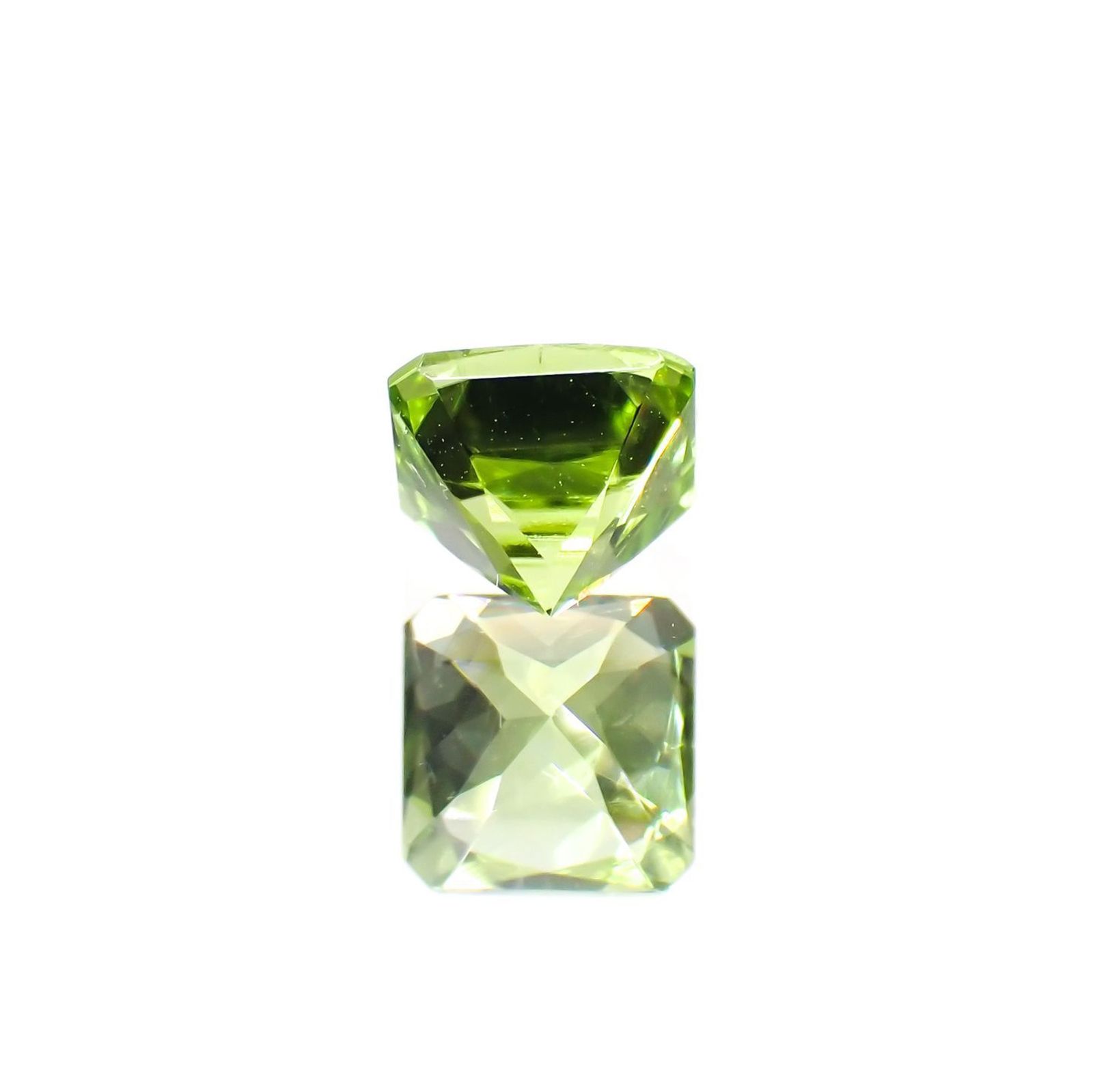 ペリドット(宝石名ペリドット) パキスタン産 識別済 0.81ct / 5.1x5.1mm前後 [260713486]