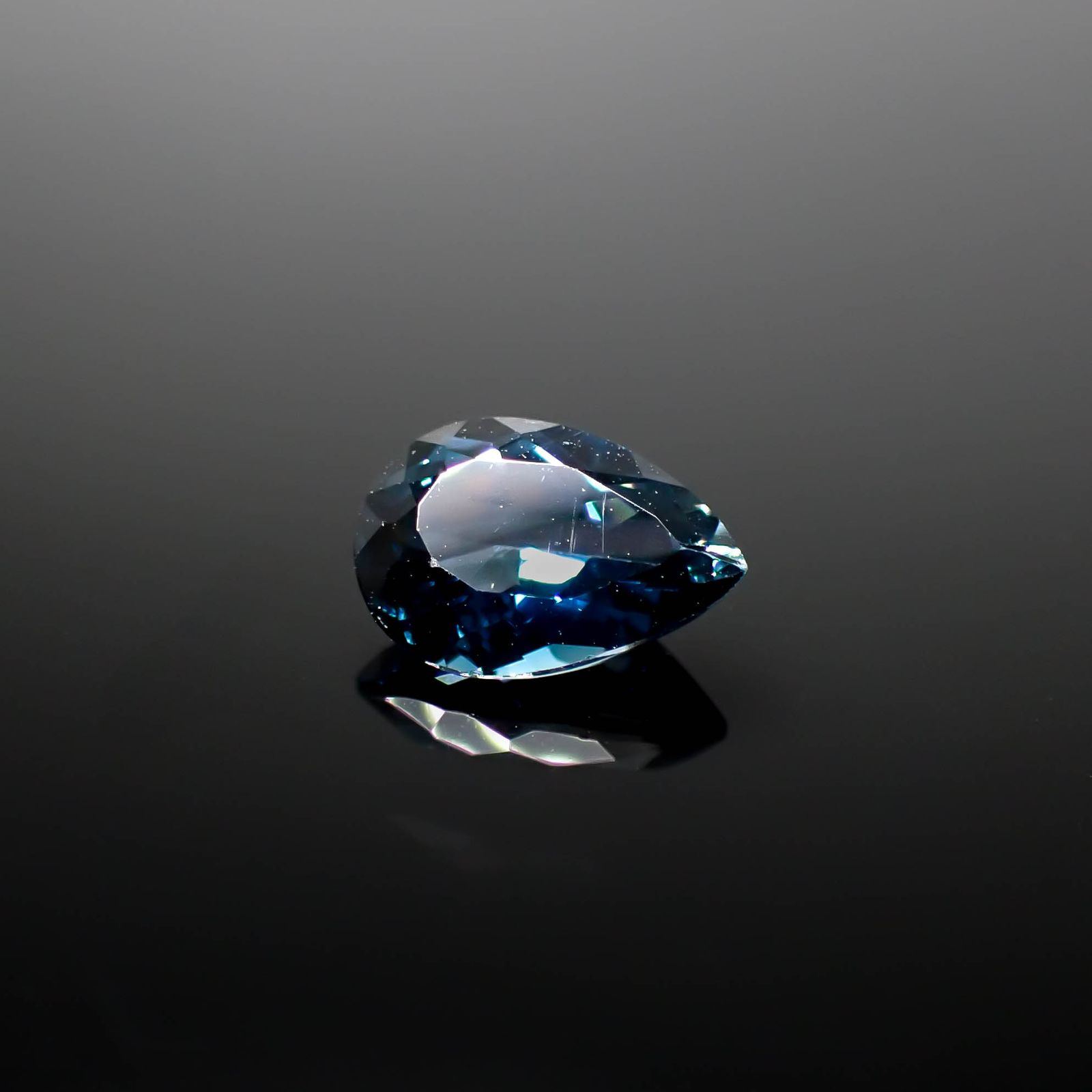 ロンドンブルートパーズ ブラジル産 2.03ct [241029253]9.6x6.6mm前後