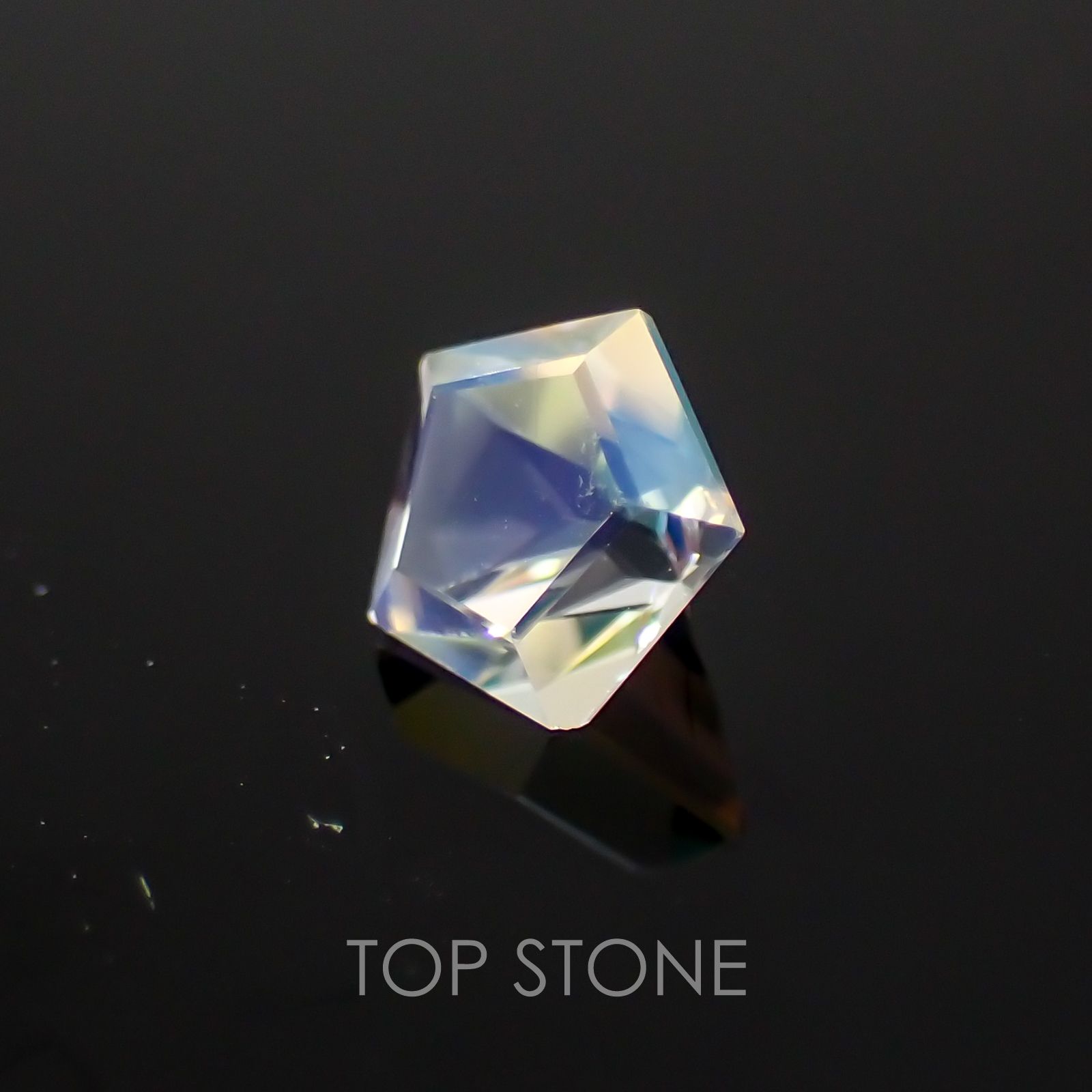 ◇ペンタゴンカット◇レインボームーンストーン(アンデシンラブラドライト) SA マダガスカル産 ルース 0.24ct[21059779]4.1×4.3mm前後