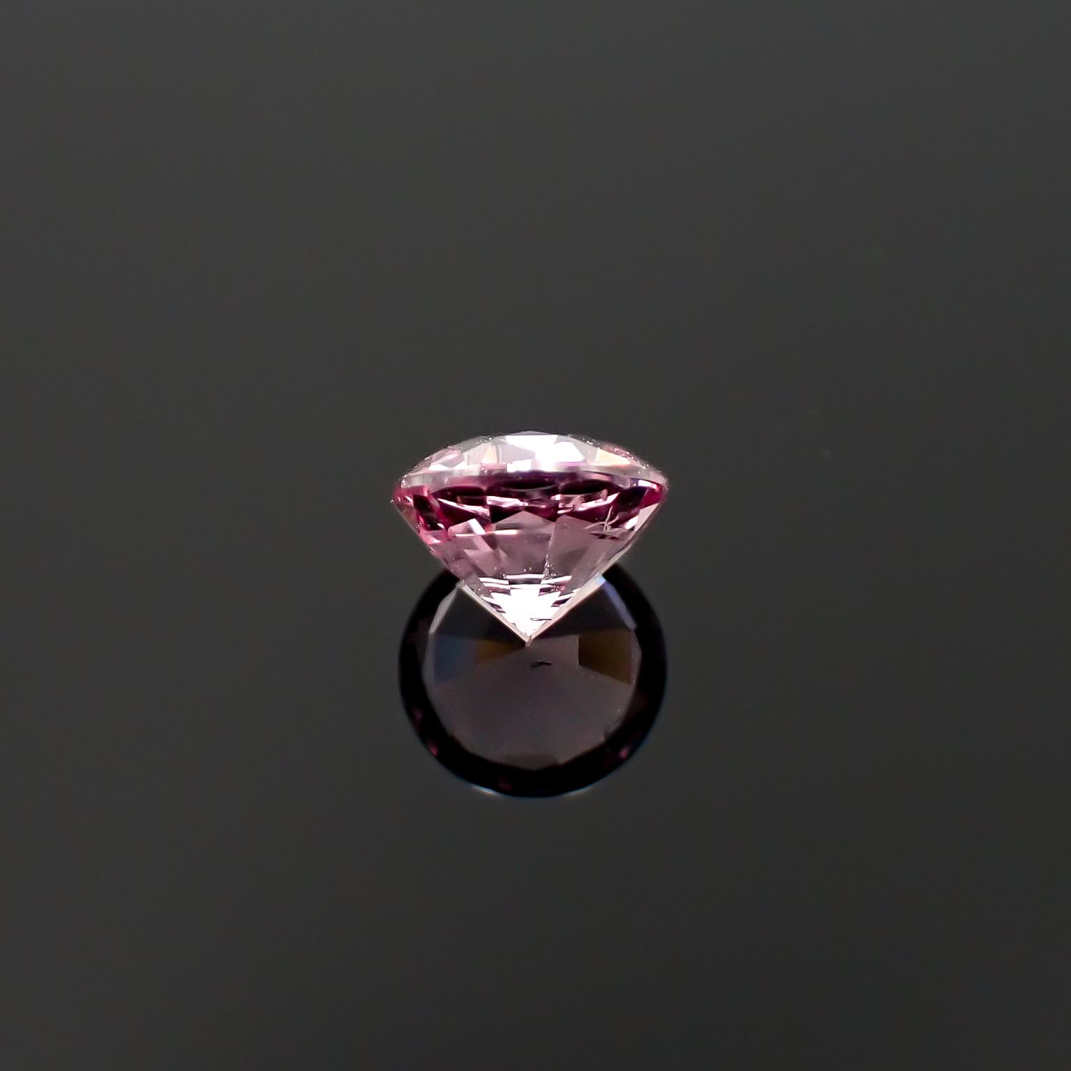 ドラゴンガーネット タンザニア産 0.60ct / 5x5mm前後 [260532239]