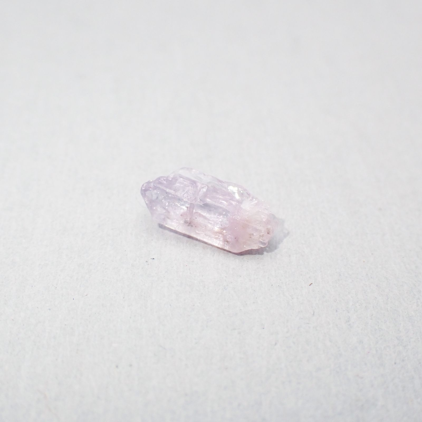 ピンクゾイサイト 原石 タンザニア産 1.49ct[231224999]10.9x4.9mm前後