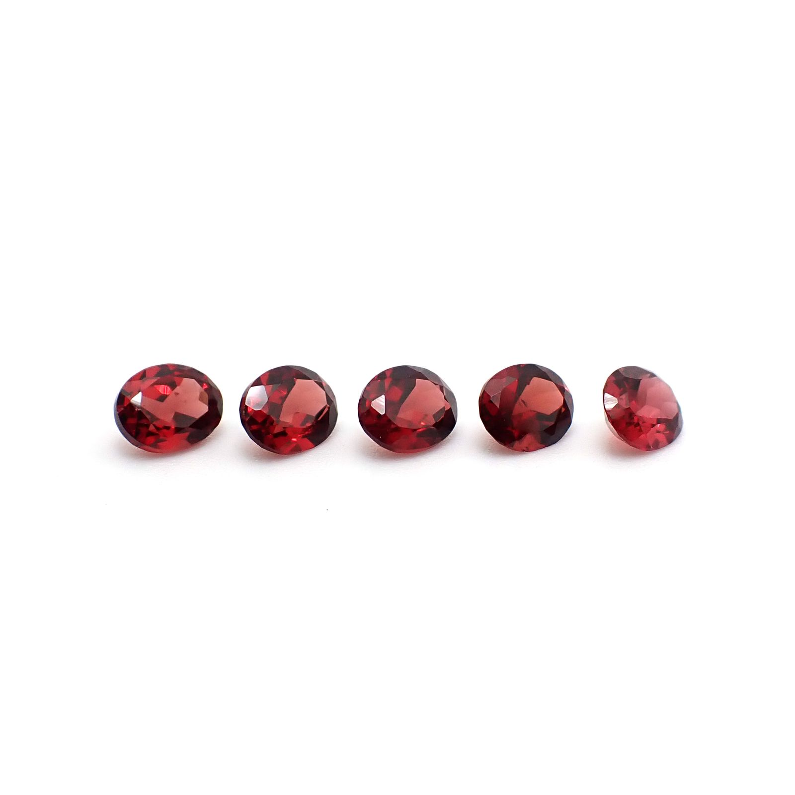 ◇ランダムセレクト◇パイロープアルマンディンガーネット モザンビーク産 約0.40ct / 5x4mm前後 [260532206-PAC]