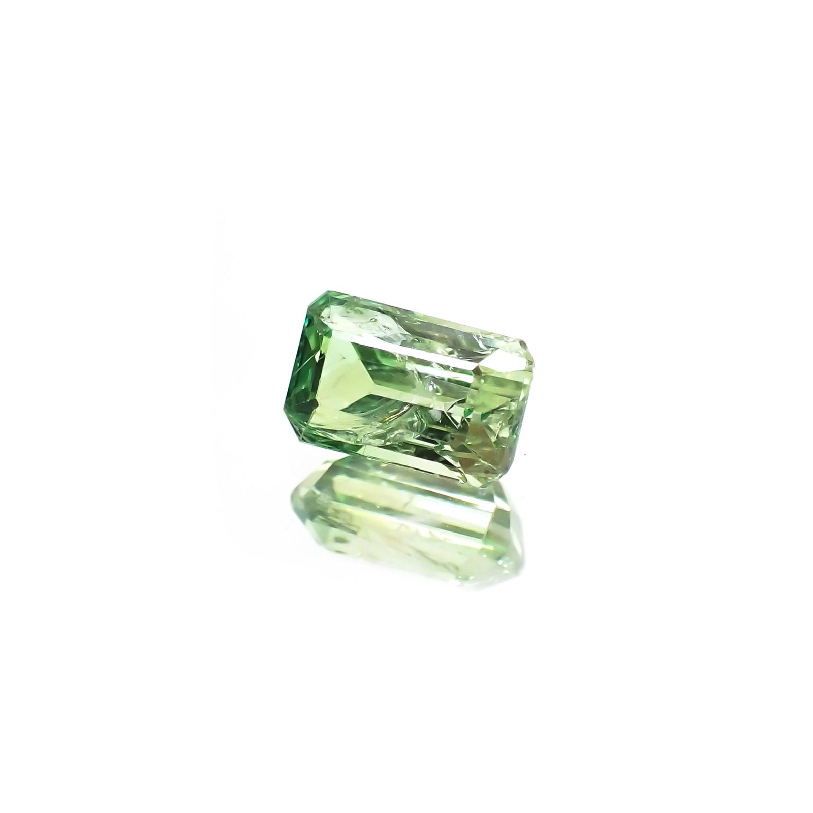 バイカラーツァボライト(宝石名グリーン グロッシュラー・ガーネット) タンザニア産 1.44ct 識別済[210711907]7.4×4.7mm前後
