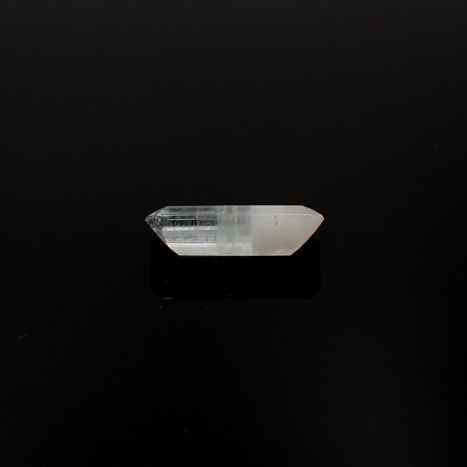 バイカラーベリル（アクアマリンモルガナイト） ブラジル産 5.78ct[231023649]18.9x7.6mm前後