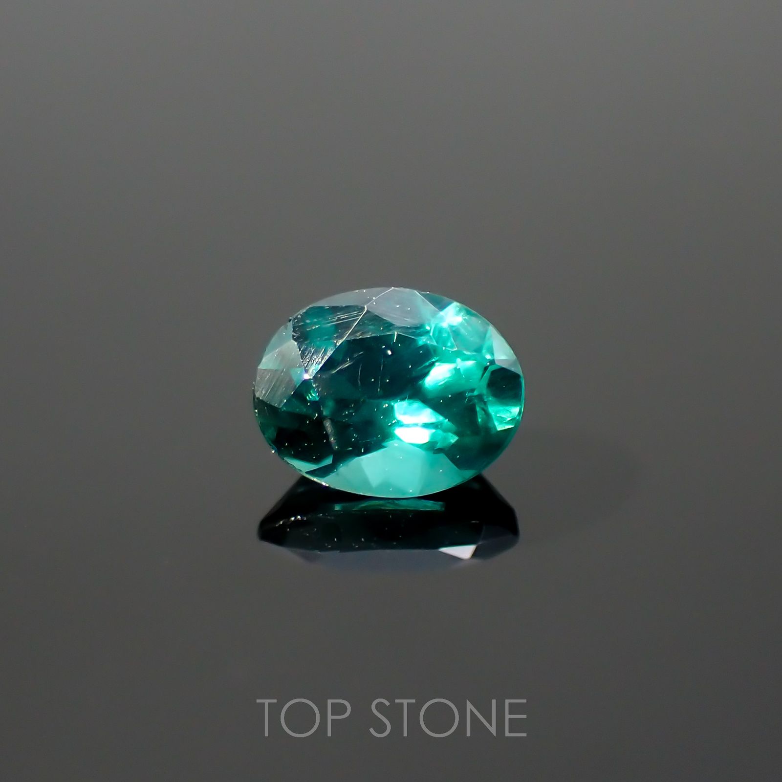 グリーンアパタイト(ノーブルモロキサイト)(宝石名アパタイト)マダガスカル産 0.27ct 識別済[220616378]4.7x3.6mm前後