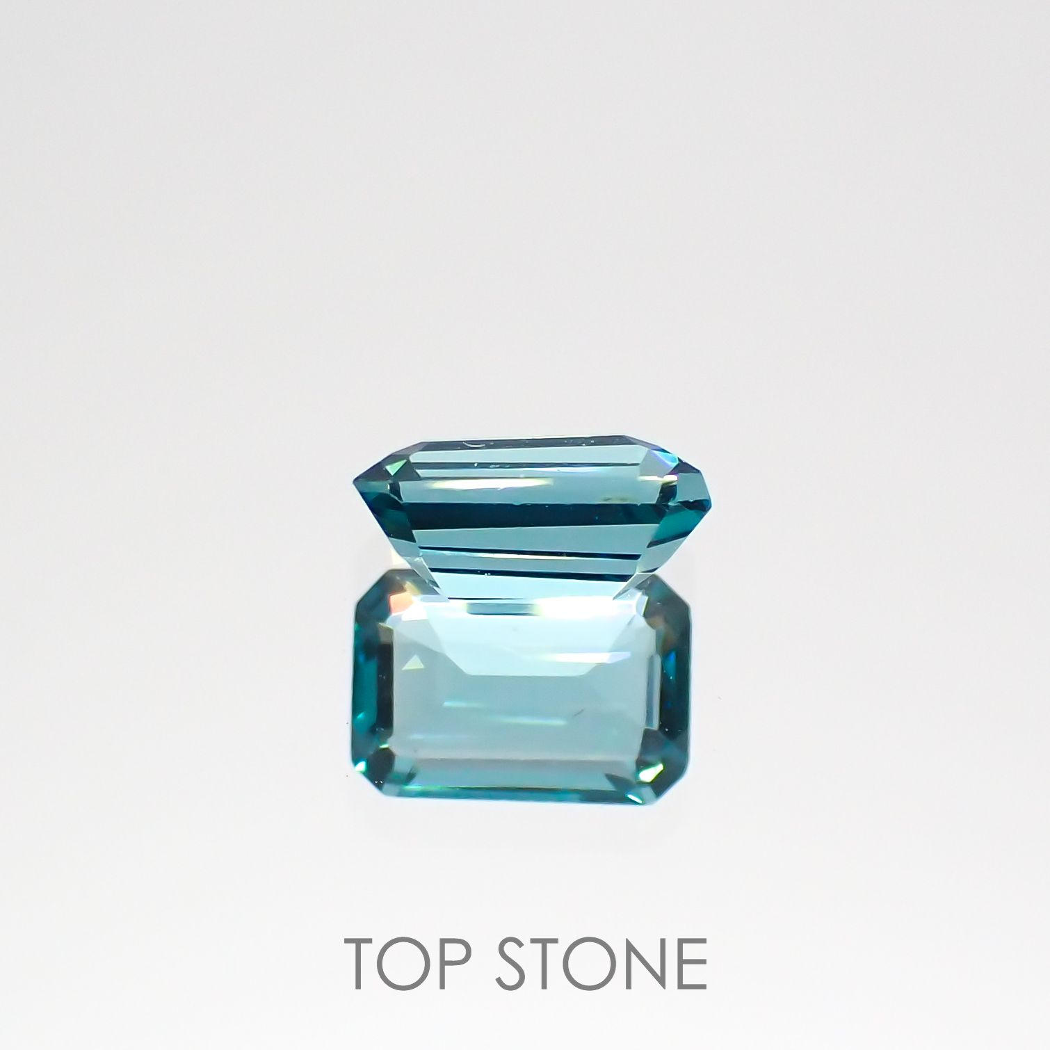 ブルーグリーンアパタイト(宝石名アパタイト)マダガスカル産 0.53ct 識別済[220616660]5.7x3.8mm前後