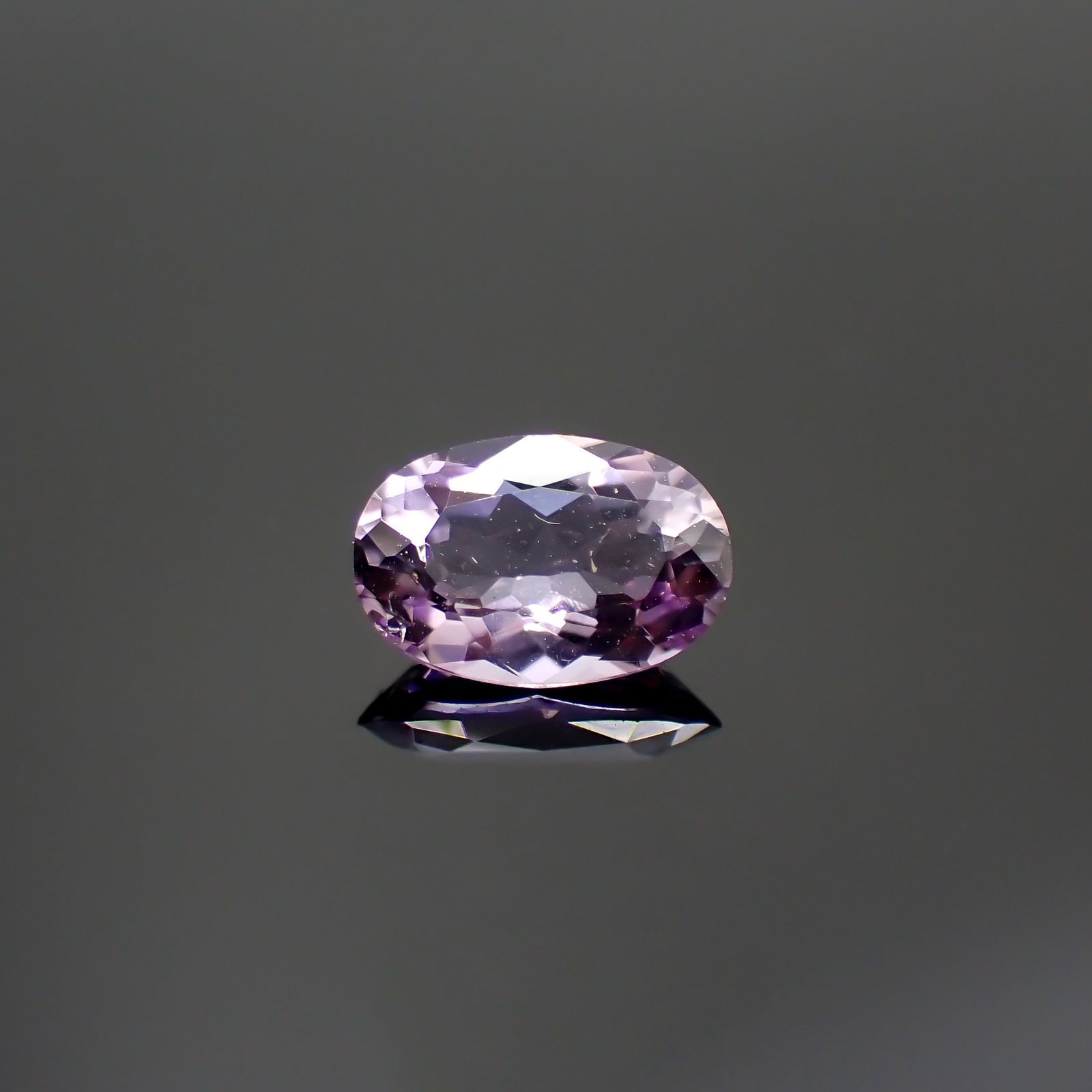 マリアライト フルオレッセンス(宝石名パープル・スキャポライト)スリランカ産 0.68ct 識別済[220114883]7.5x5.1mm前後