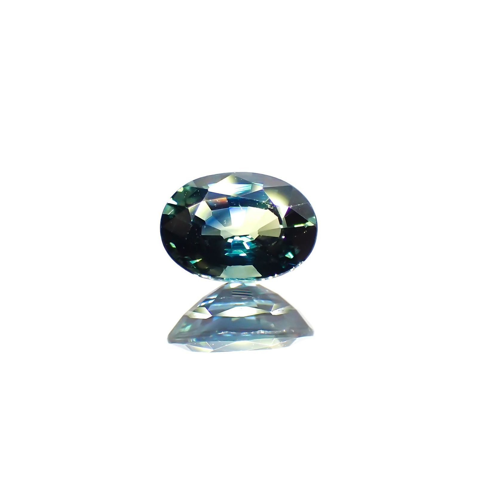 バイカラーサファイア(宝石名バイカラー・サファイア)マダガスカル/オーストラリア産 識別済 0.61ct / 5.8x4.2mm前後 [220114084]