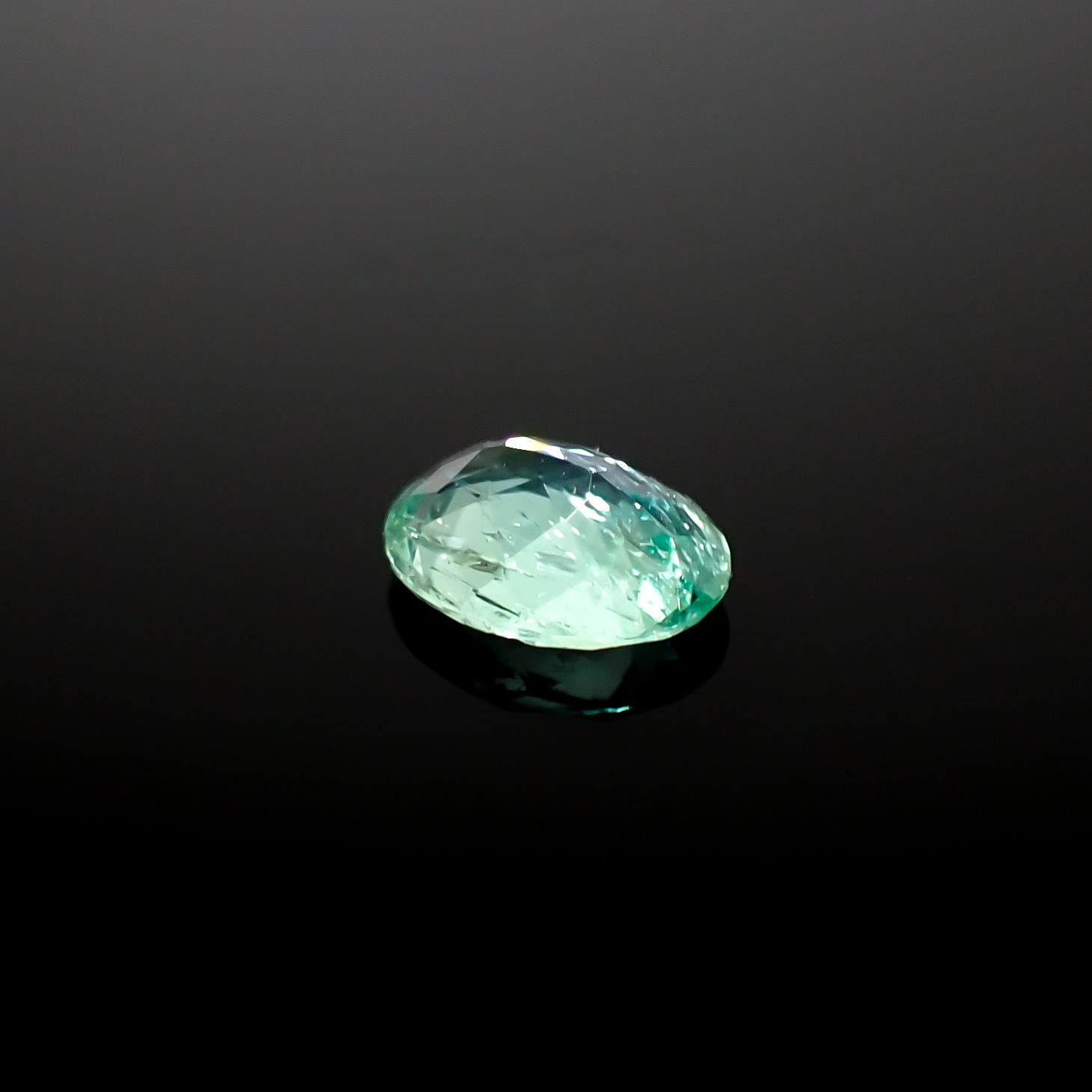 パライバトルマリン(宝石名トルマリン/別名パライバ・トルマリン)ブラジル・キントス鉱山産 0.42ct 識別済[240928719]5.7x4.3mm前後