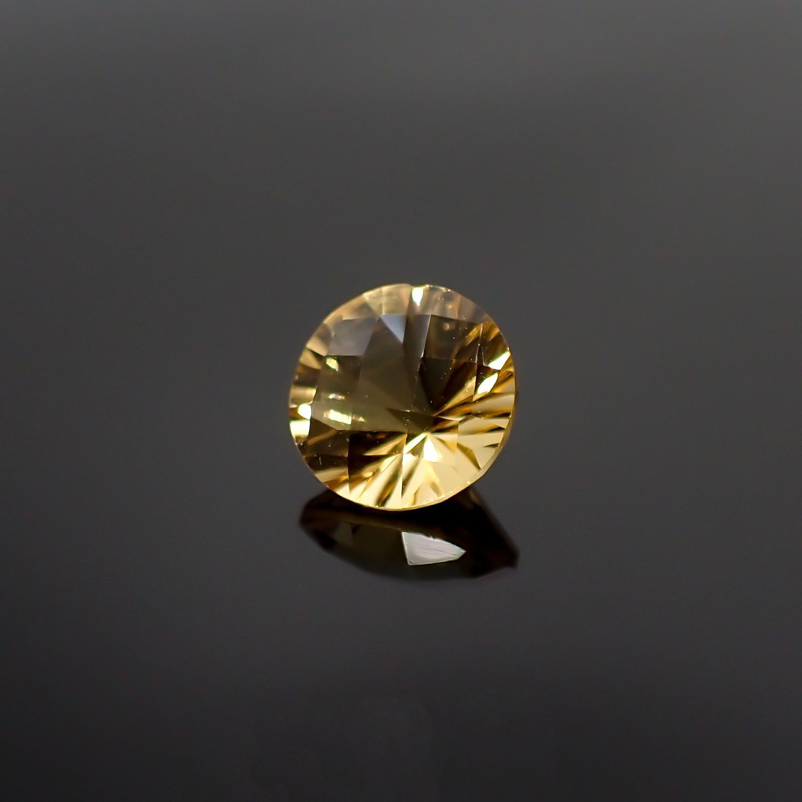 ◇チェッカーコンケーブカット◇シトリン(宝石名シトリン) ブラジル産 識別済 1.16ct / 7×7mm前後 [251013023]