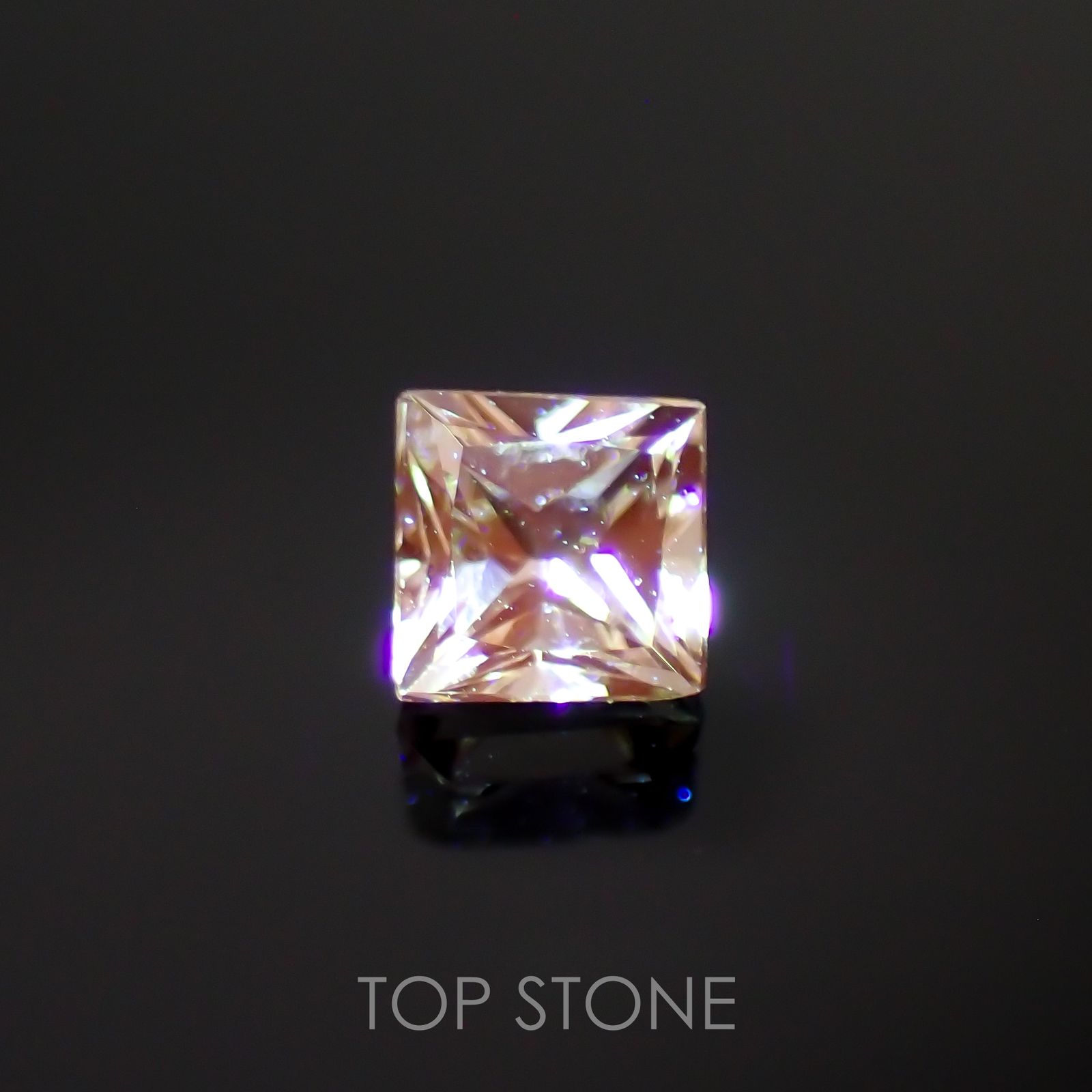 ◇プリンセスカット◇リューコガーネット(宝石名ホワイト グロッシュラー・ガーネット)ビルマ産 0.13ct 識別済[220115440]2.5x2.5mm前後