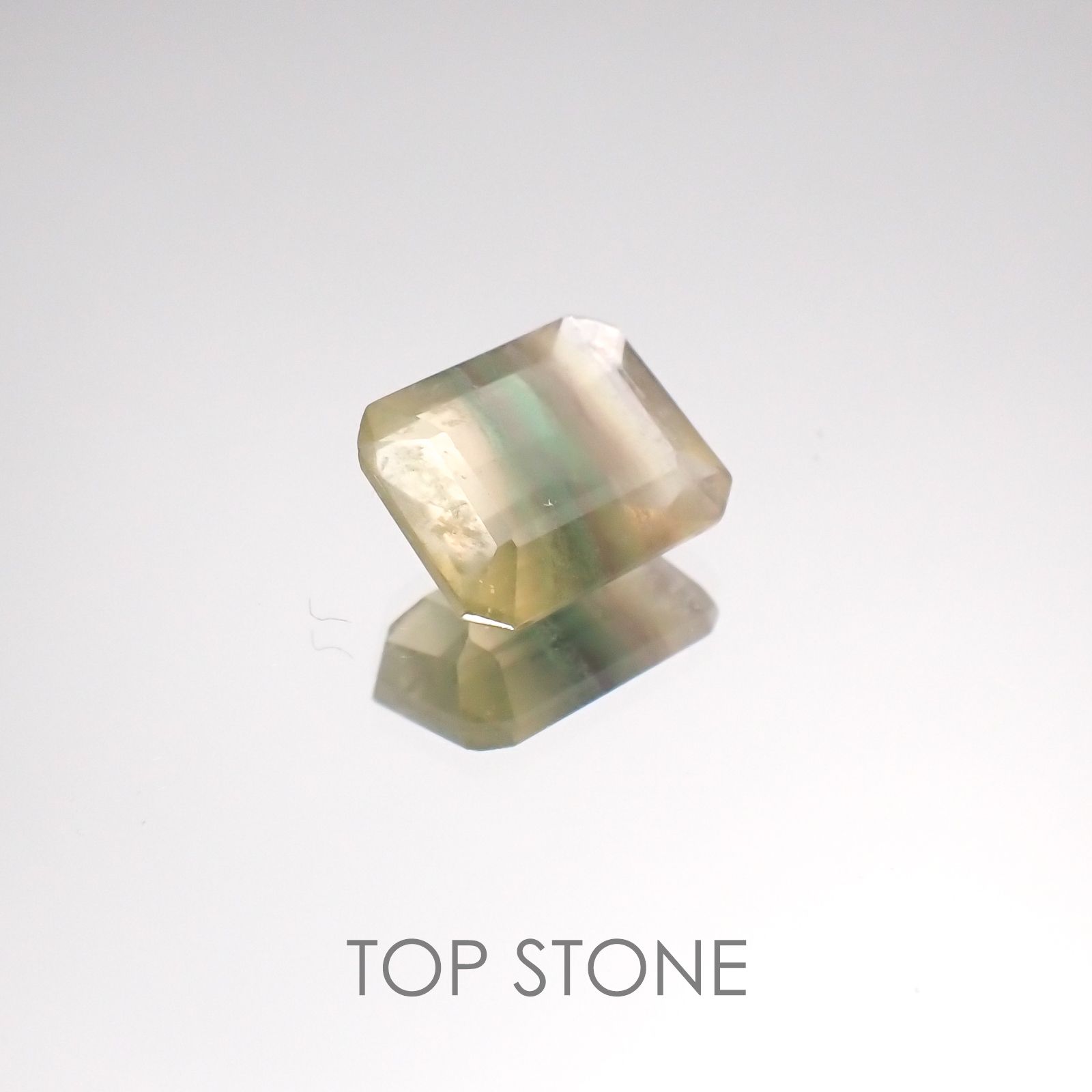 バイカラーフローライト ブラジル産 ルース 3.5ct[21028516]10×8.1mm前後