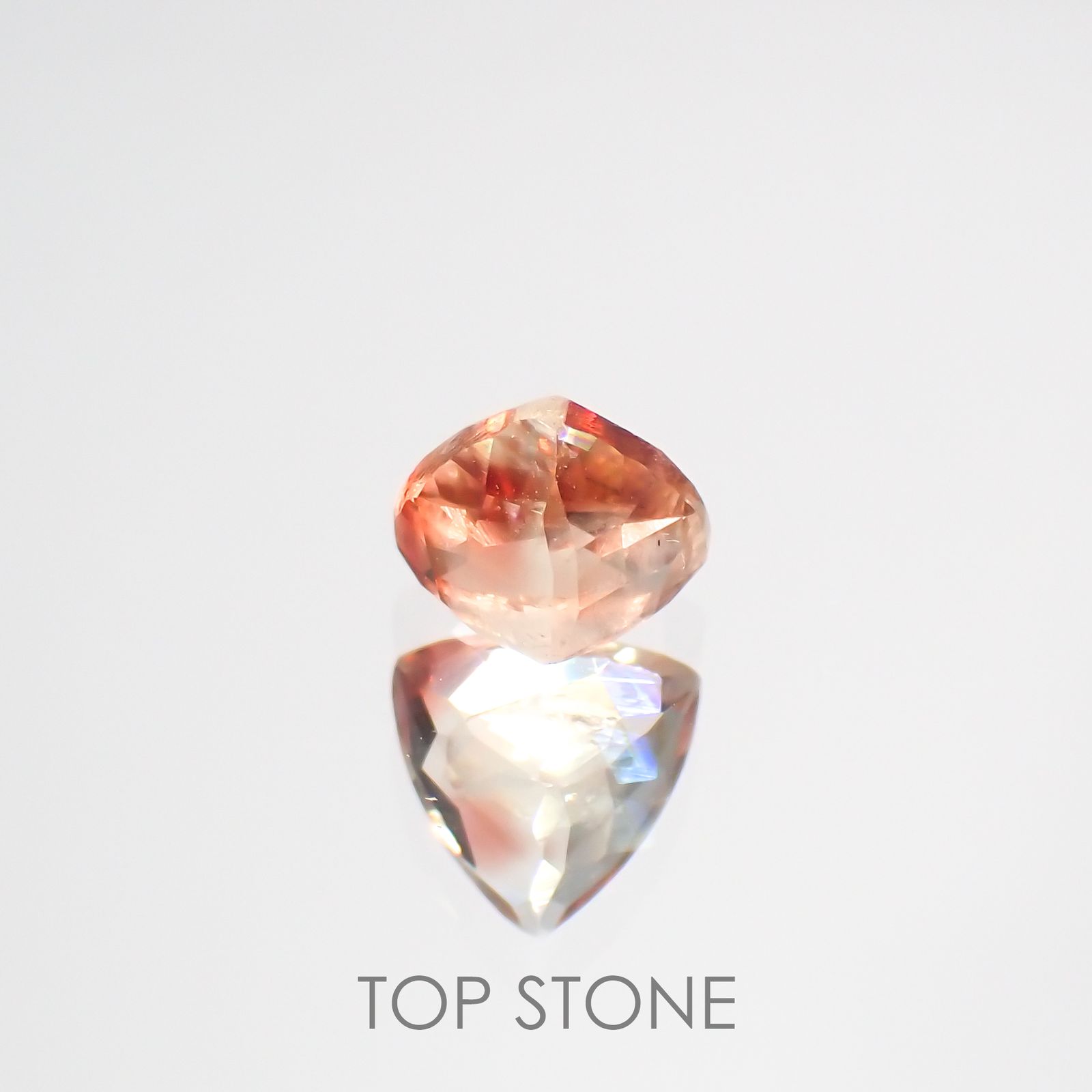 バイカラーアンデシン(宝石名アンデシン)チベット産 0.77ct 識別済[220115270]6.1x6.2mm前後