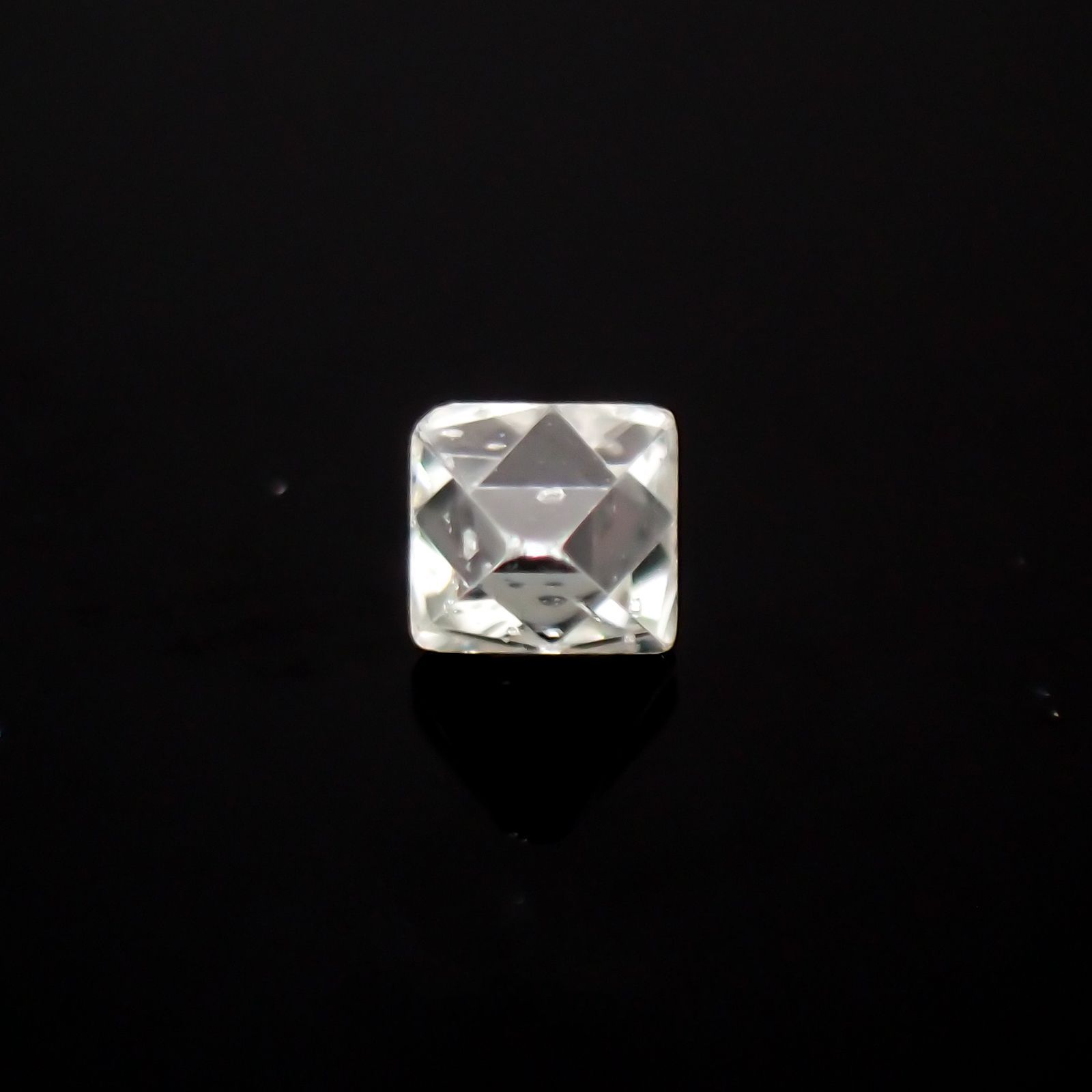 ソーヤブルダイヤモンド 原石 ロシア産 ルース 0.047ct[210410551]2.4×2.3mm前後