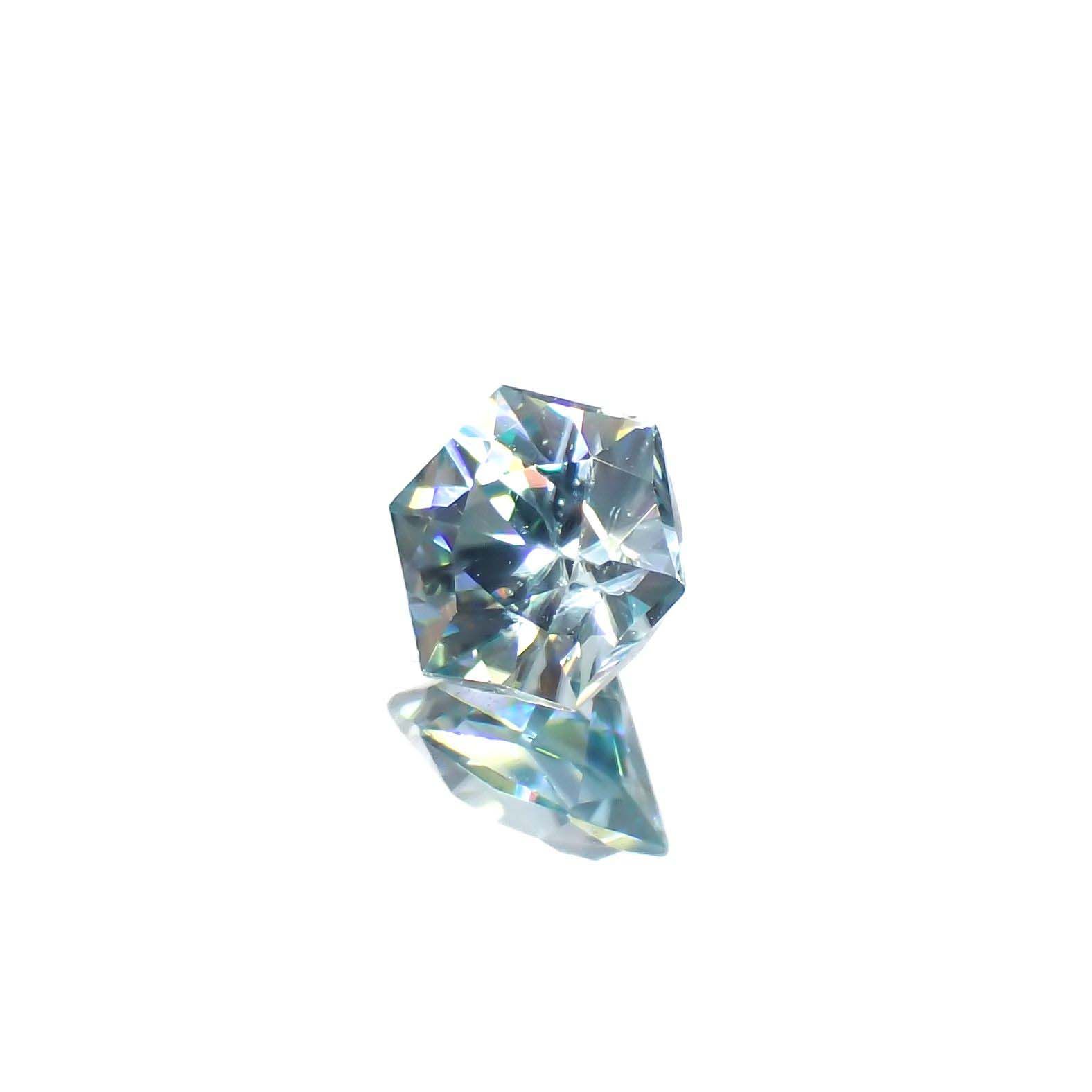◇ヘキサゴンカット◇アイスブルージルコン(宝石名ジルコン)カンボジア産 0.80ct 識別済[220716825]4.9x4.8mm前後