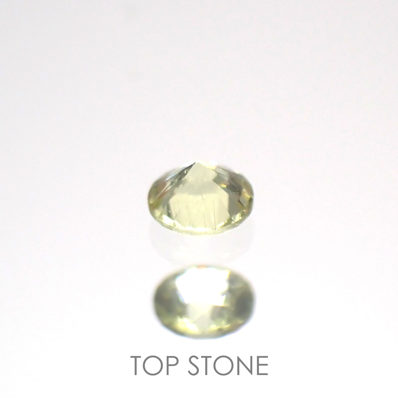 パラサイティックペリドット(宝石名ペリドット)採取地：ロシア 0.030ct 識別済[220616238]2x2mm前後