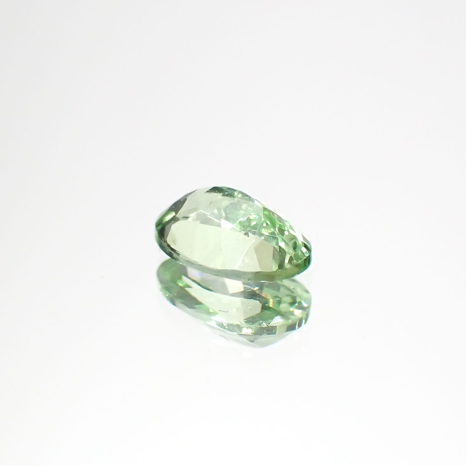 ミントガーネット タンザニア産 0.48ct[231023741]6.1x3.9mm前後