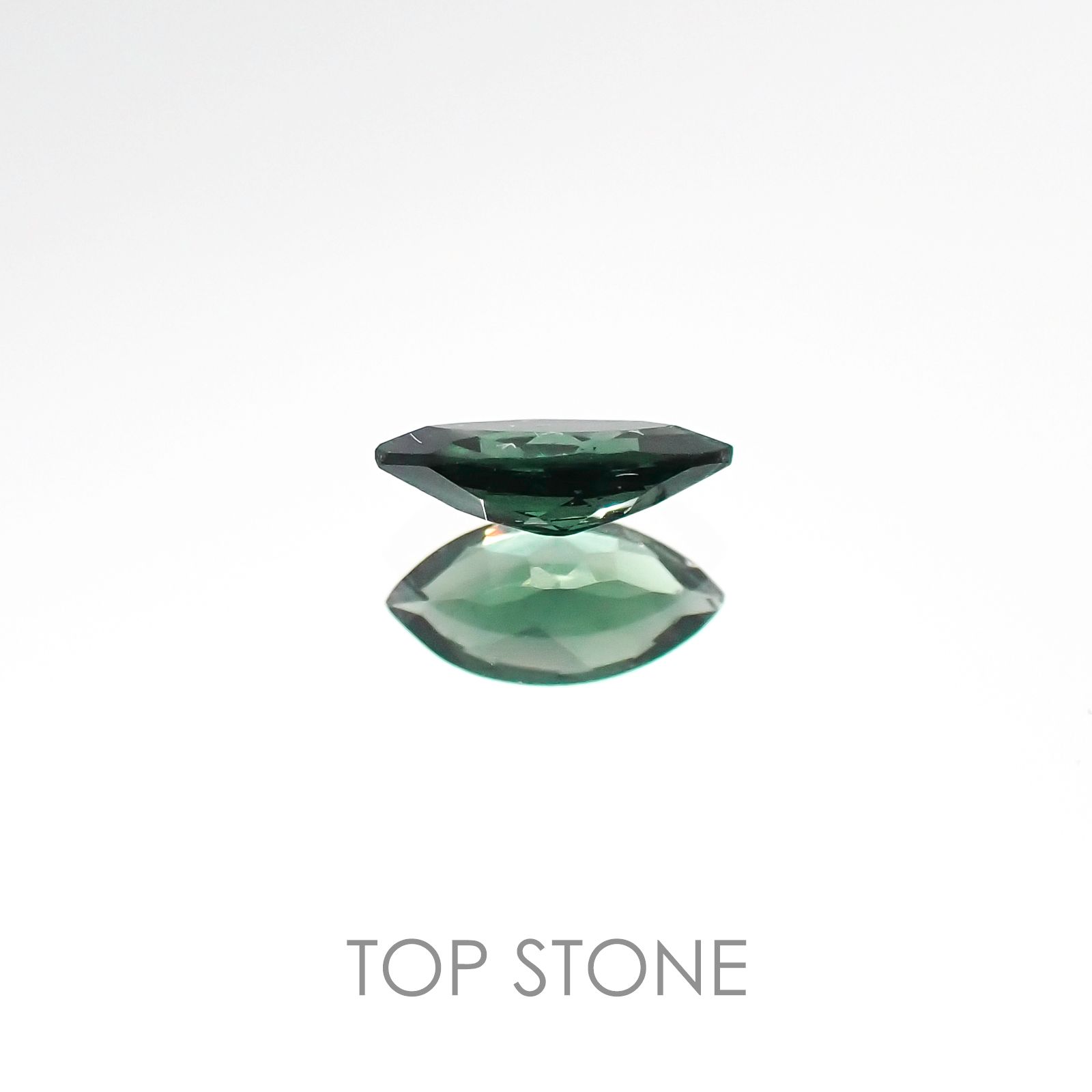 カラーチェンジガーネット(アレキタイプ)(宝石名ガーネット/カラーチェンジタイプ) マダガスカル・ベキリー産 0.24ct 識別済[20106604]5.9×3mm前後