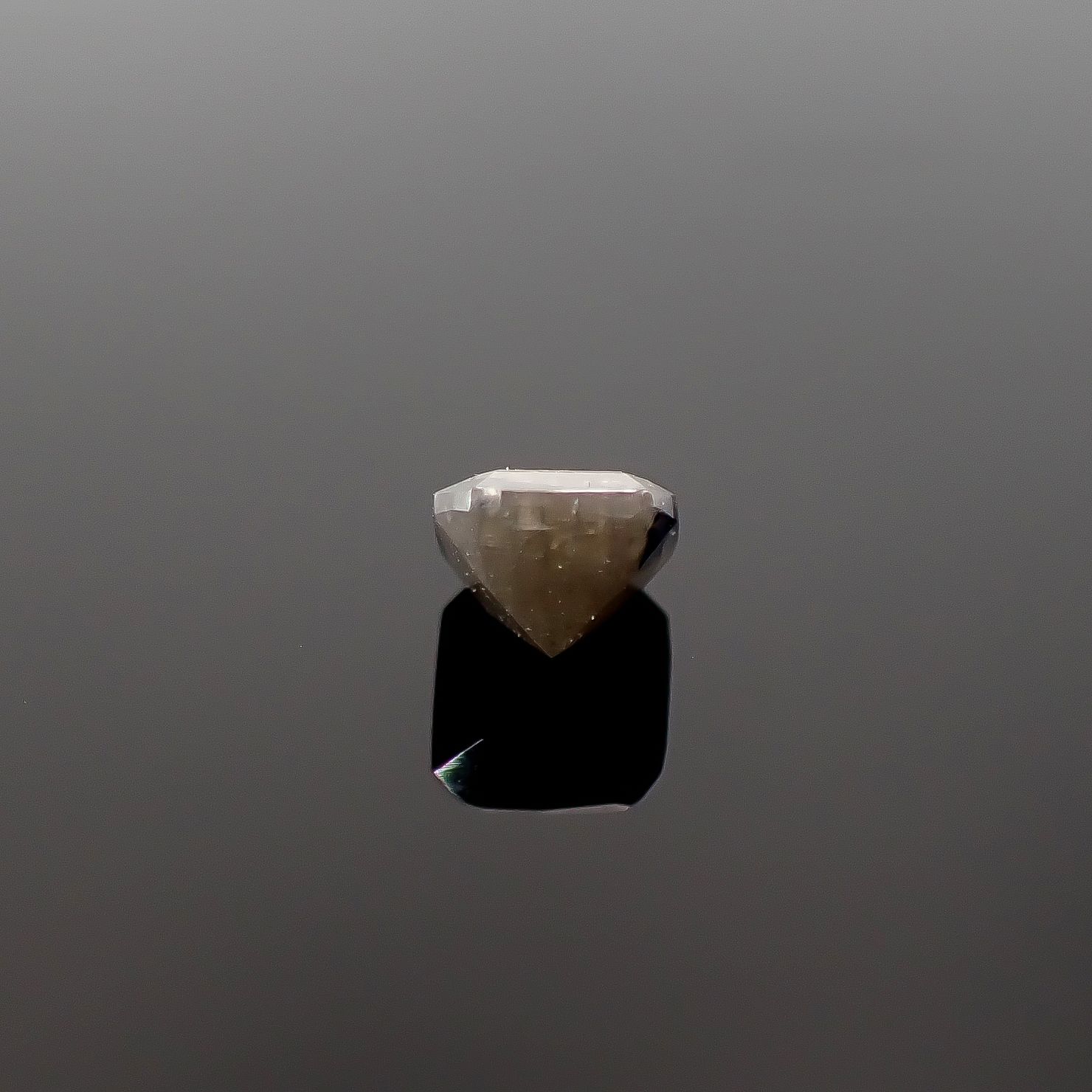 アナテース(宝石名アナテース)ノルウェー産 ソ付(日独) 0.437ct / 4.09x3.99mm前後 [260432069]