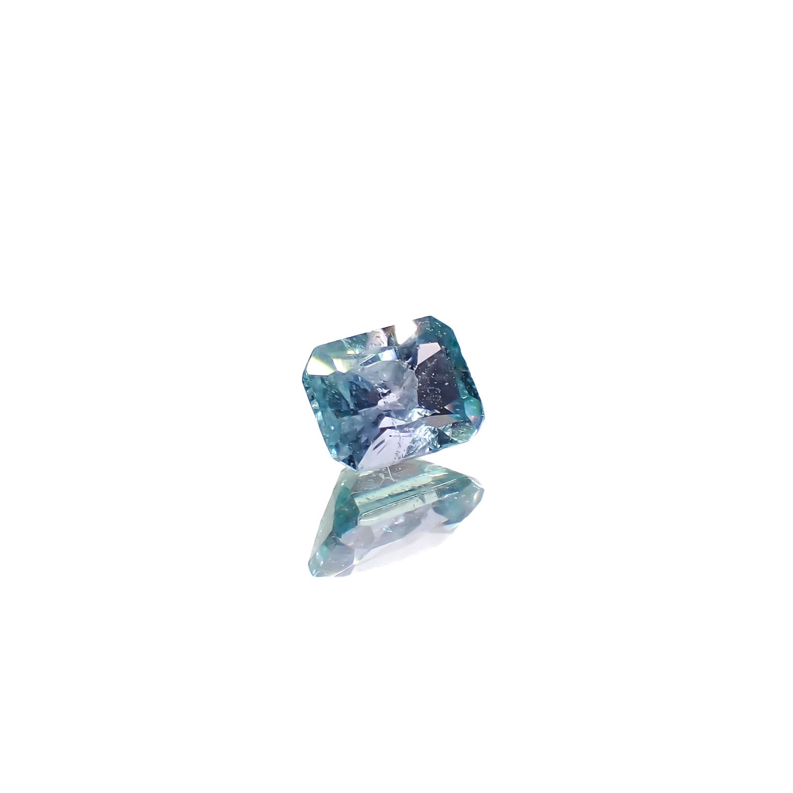 ブルーコーネルピン(宝石名ブルー・コーネルピン)タンザニア産 0.27ct 識別済[240527690]4.1x3.2mm前後