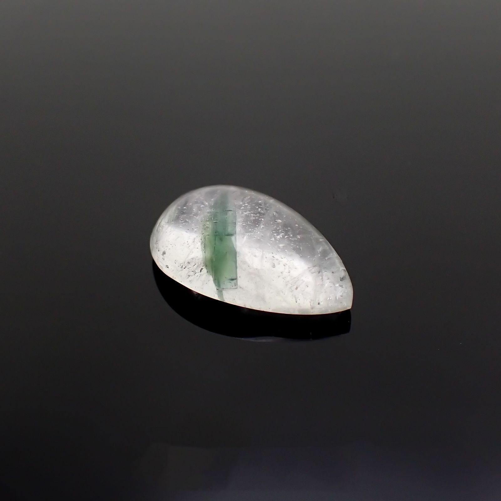 グリーントルマリンインクォーツ ブラジル・ミナスジェライス州産 8.58ct / 19.3x12.1mm前後 [221018315]