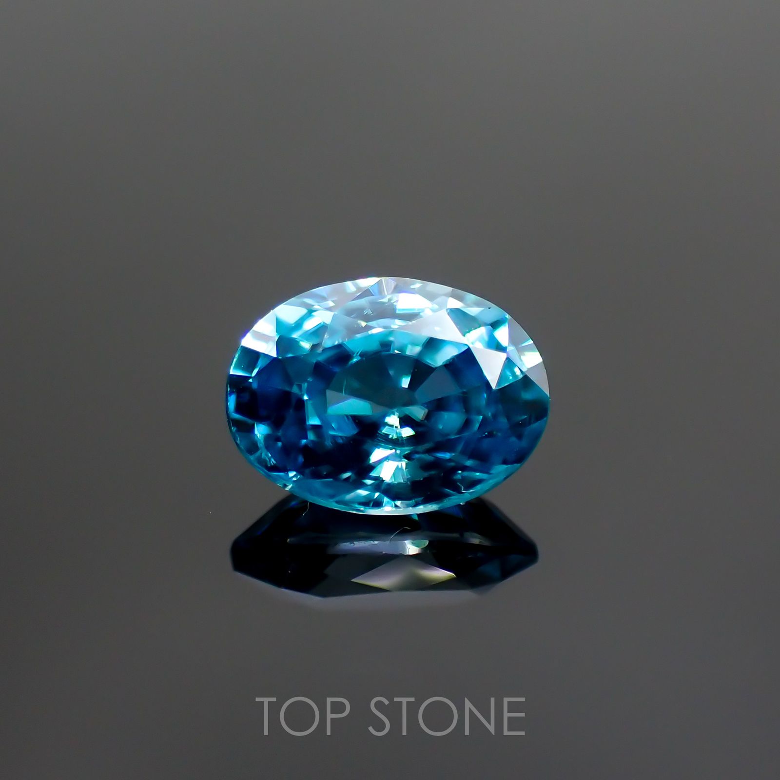ブルージルコン(宝石名ジルコン) カンボジア産 1.85ct 識別済[20063297]7.9×6mm前後