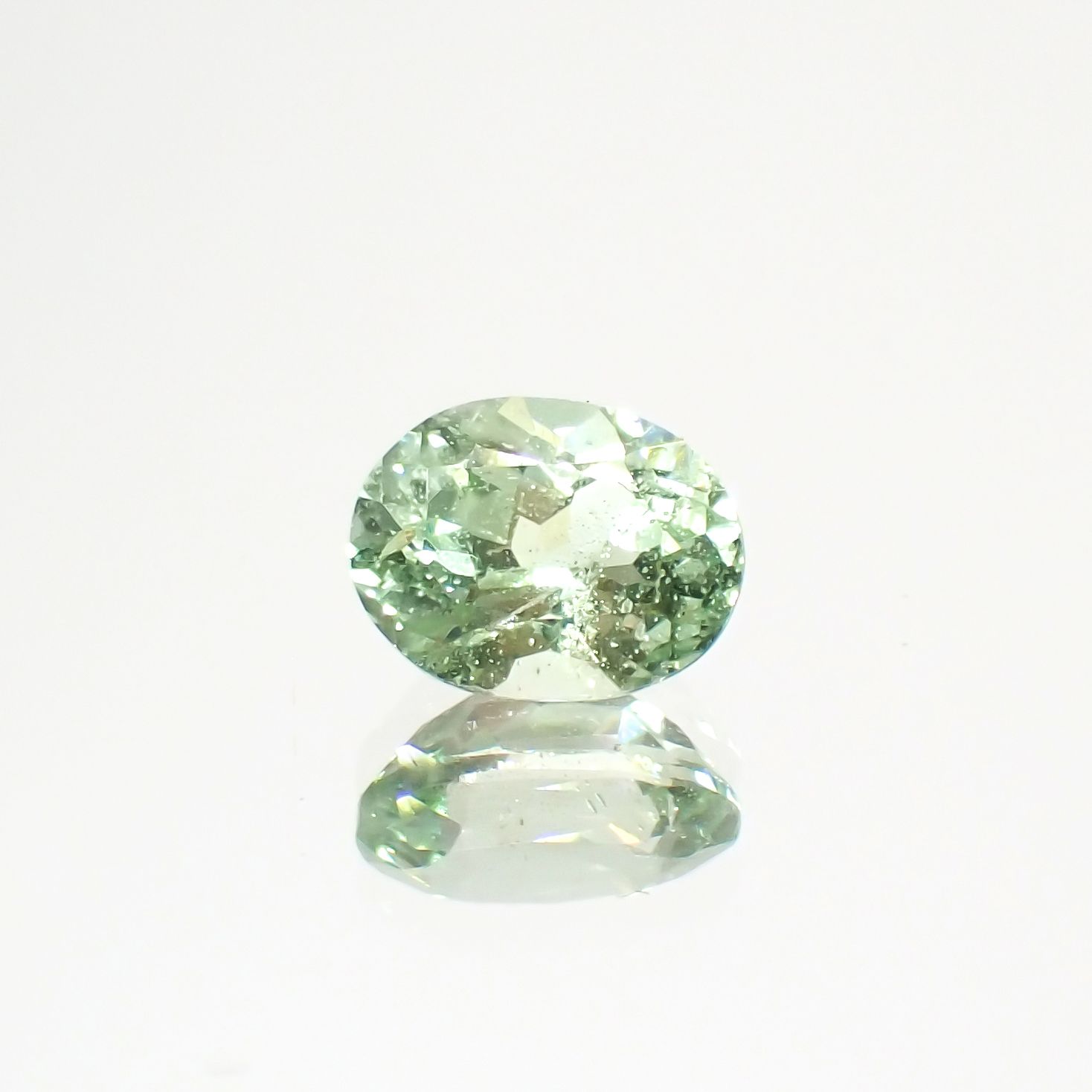 バナジウムコーネルピン(宝石名コーネルピン)タンザニア・タンガ州産 0.55ct 識別済[230521916]5.6x4.3mm前後