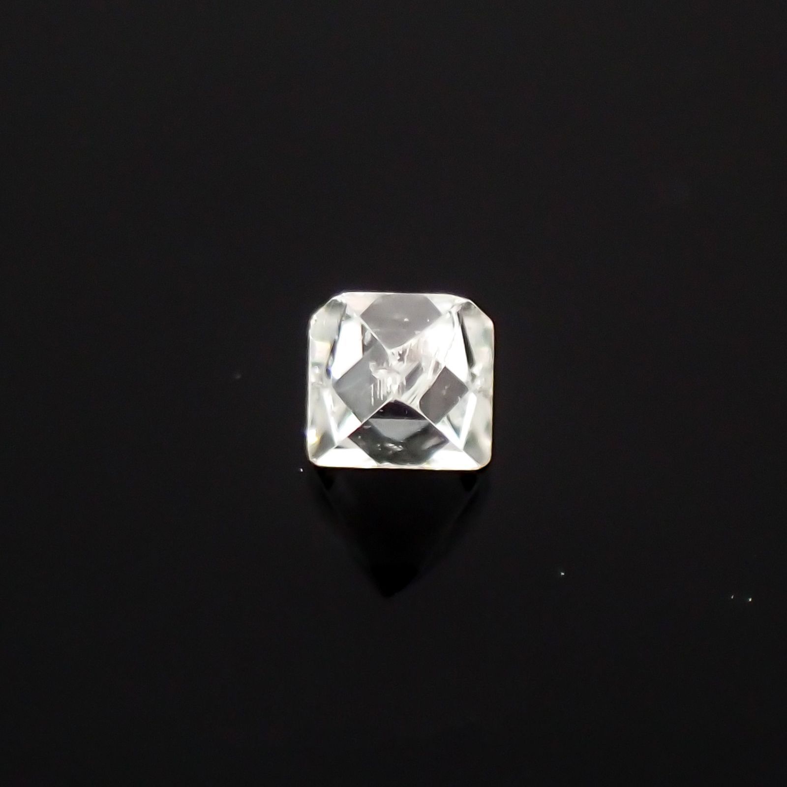 ソーヤブルダイヤモンド(宝石名ダイアモンド) ロシア産 原石・結晶 0.044ct 識別済[210410544]2.2×1.9mm前後