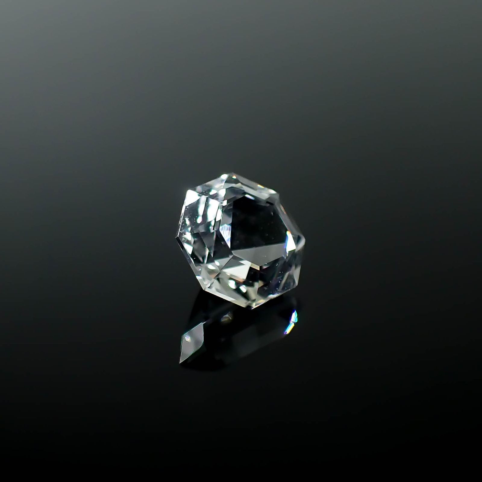 ◇オクタゴンカット◇レムリアンシードクリスタル(保証シール付き) ブラジル産 1.40ct / 7.2x7mm前後 [250730862]