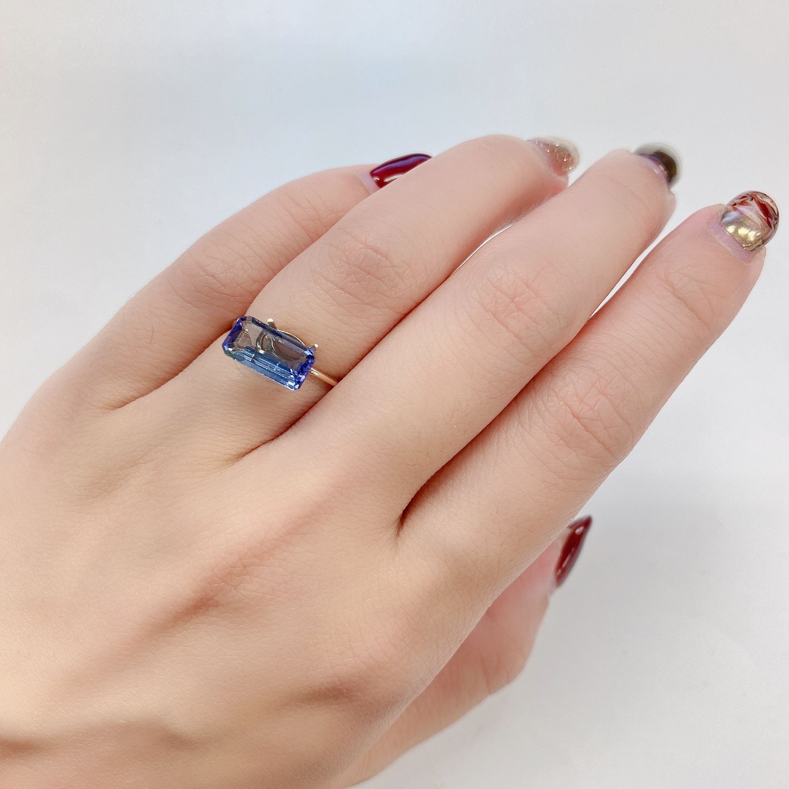 パーティカラータンザナイト(宝石名パーティカラード・ゾイサイト) タンザニア産 2.200ct ソ付(彩珠)[210711825]10.6×5.9mm前後